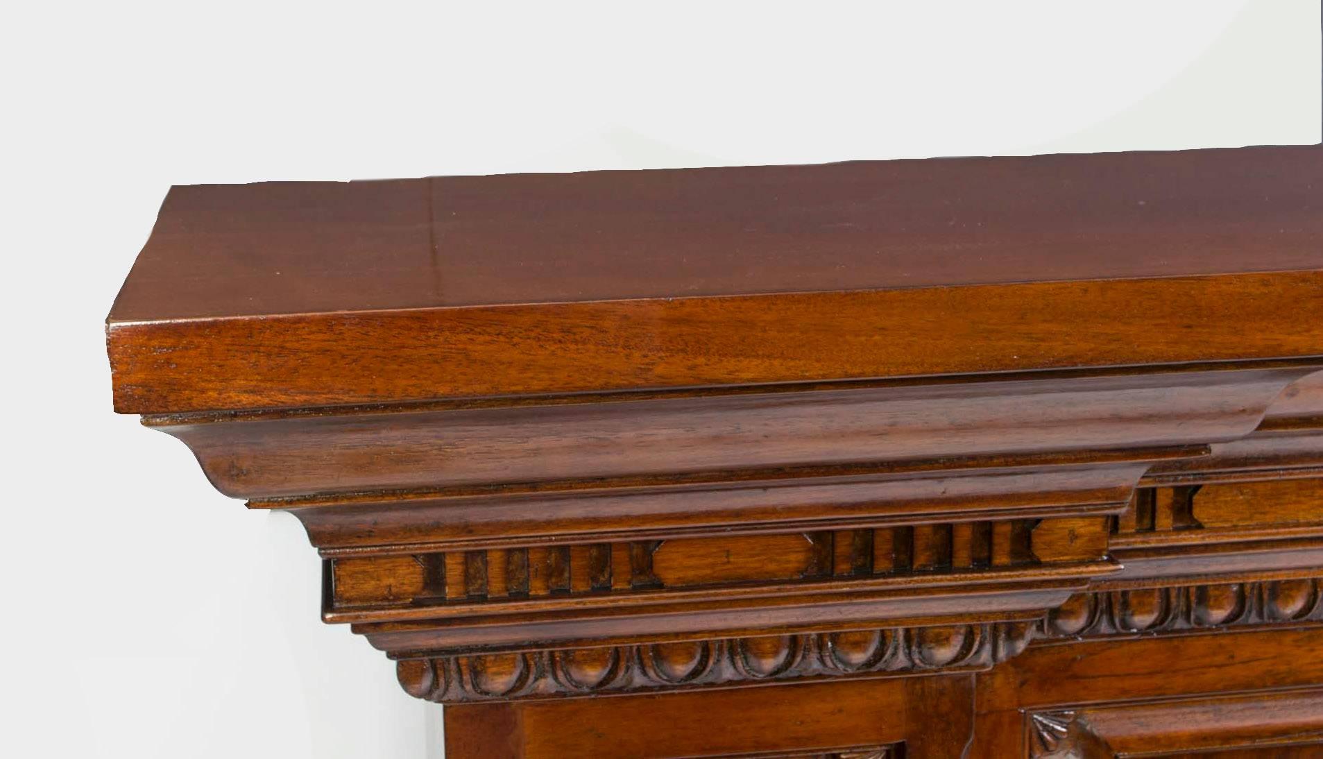 Superb Flame Mahogany Fire Surround Fireplace In Excellent Condition In London, GB
