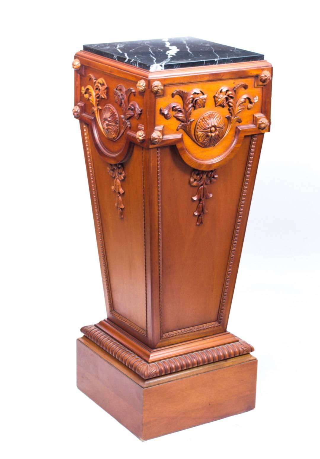 This is a gorgeous pair of vintage solid mahogany marble top pedestals which date from the second half of the 20th century.

They will surely get noticed wherever they are placed.

They are perfect for displaying your bronzes, marble statues or