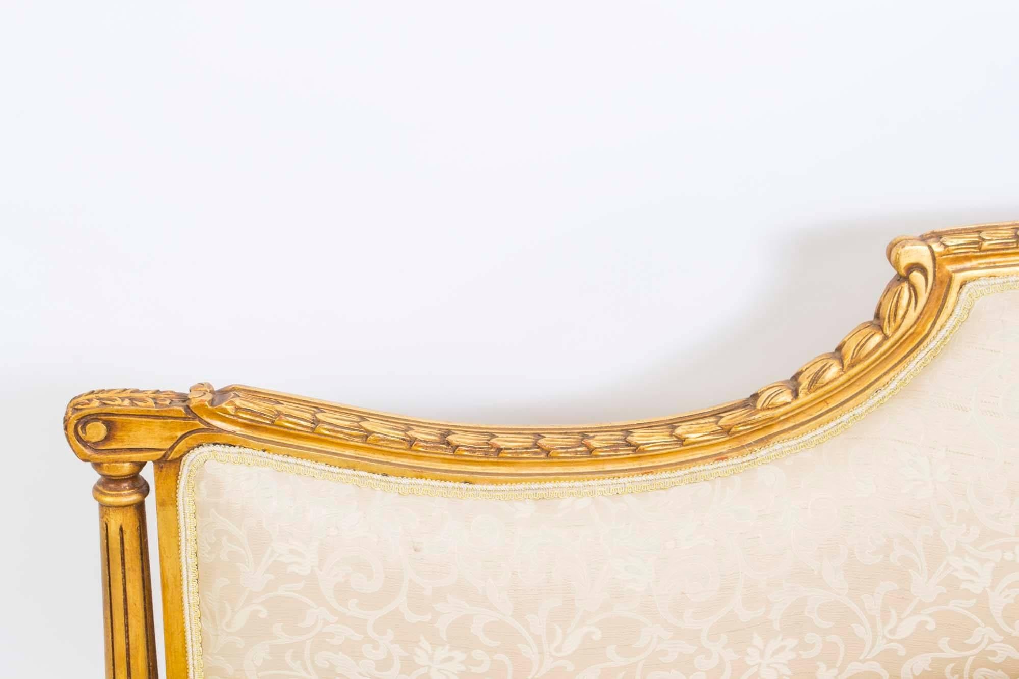 This is a gorgeous French giltwood chaise longue in the Louis XVI style, dating from the last quarter of the 20th century.

This piece is luxuriously upholstered in a fine cream damask with delicate pattern.

Add a touch of sophisticated style