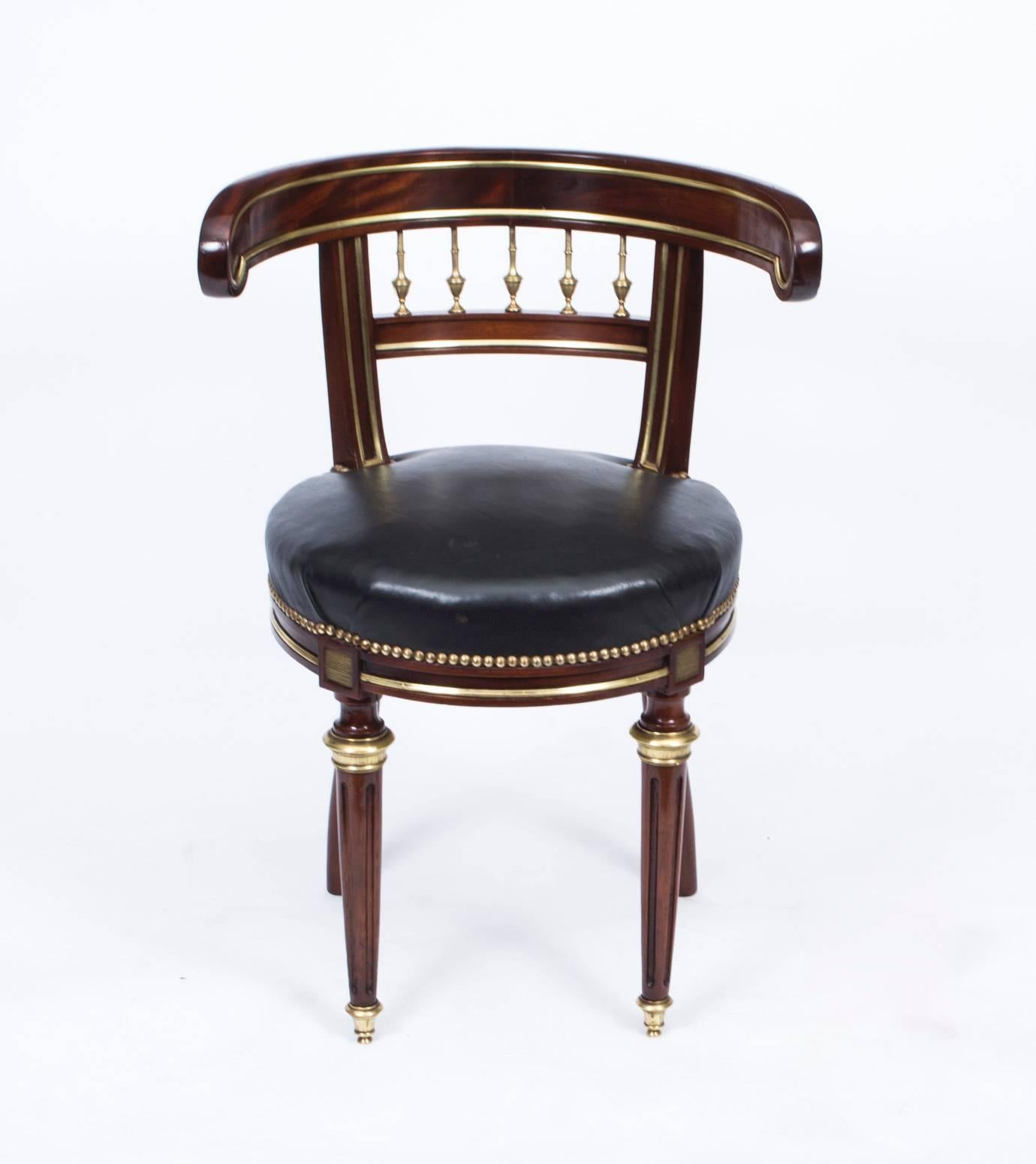 This is a beautiful antique French Empire flame mahogany desk chair with Russian influences, circa 1880 in date.

The flame mahogany is beautiful in color and has been embellished with striking brass inlay and decorative ormolu mounts.

It has
