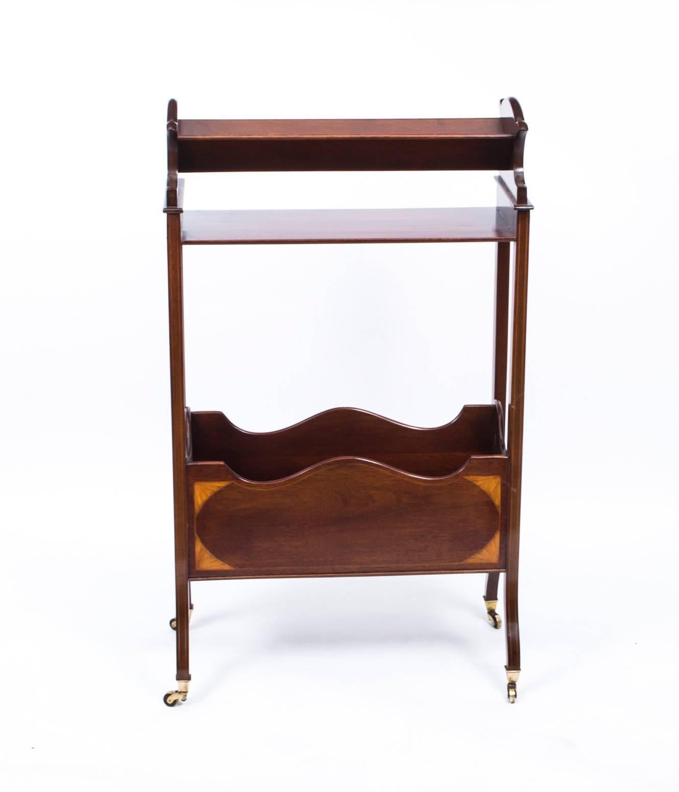 This is an elegant Edwardian bookstand, circa 1900, made from mahogany with fan inlaid decoration and boxwood stringing.

Perfect for keeping your books and magazines close to hand.

Condition:

In excellent condition having been beautifully