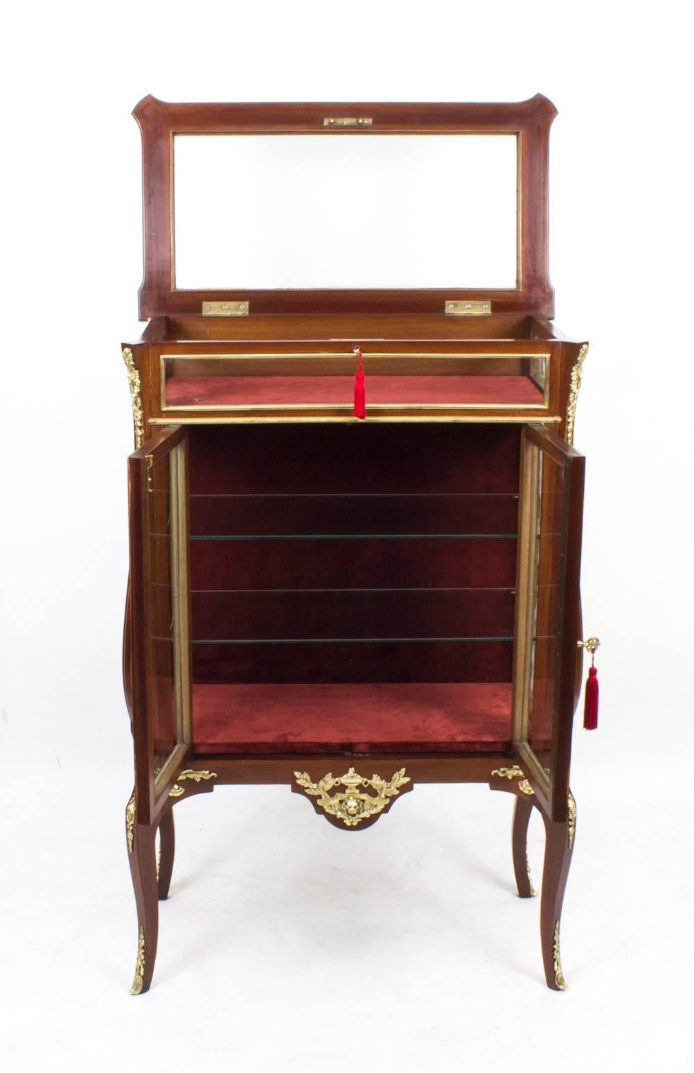Antique French Walnut Bijouterie Display Cabinet, circa 1880 In Excellent Condition In London, GB
