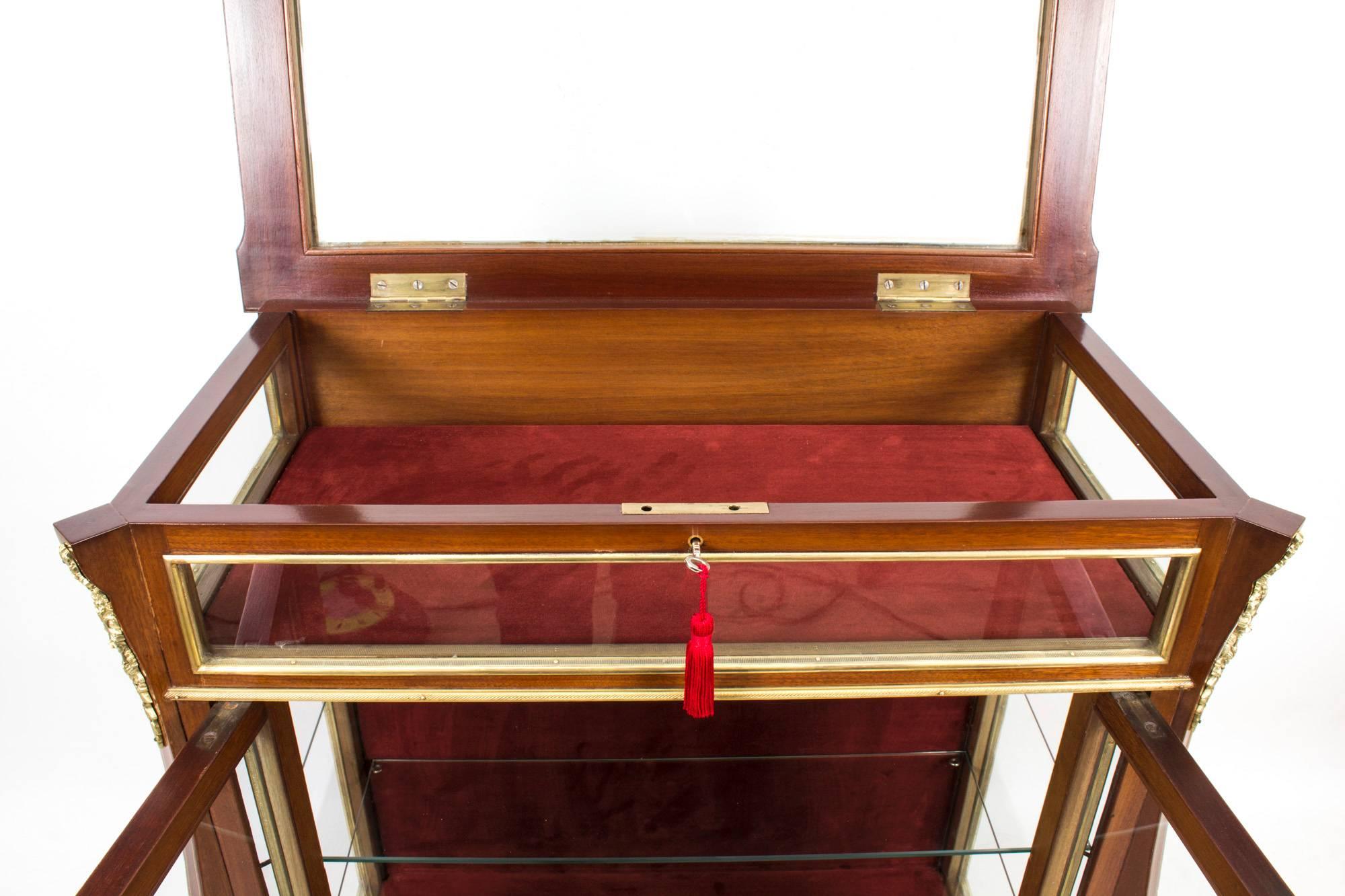 Antique French Walnut Bijouterie Display Cabinet, circa 1880 2