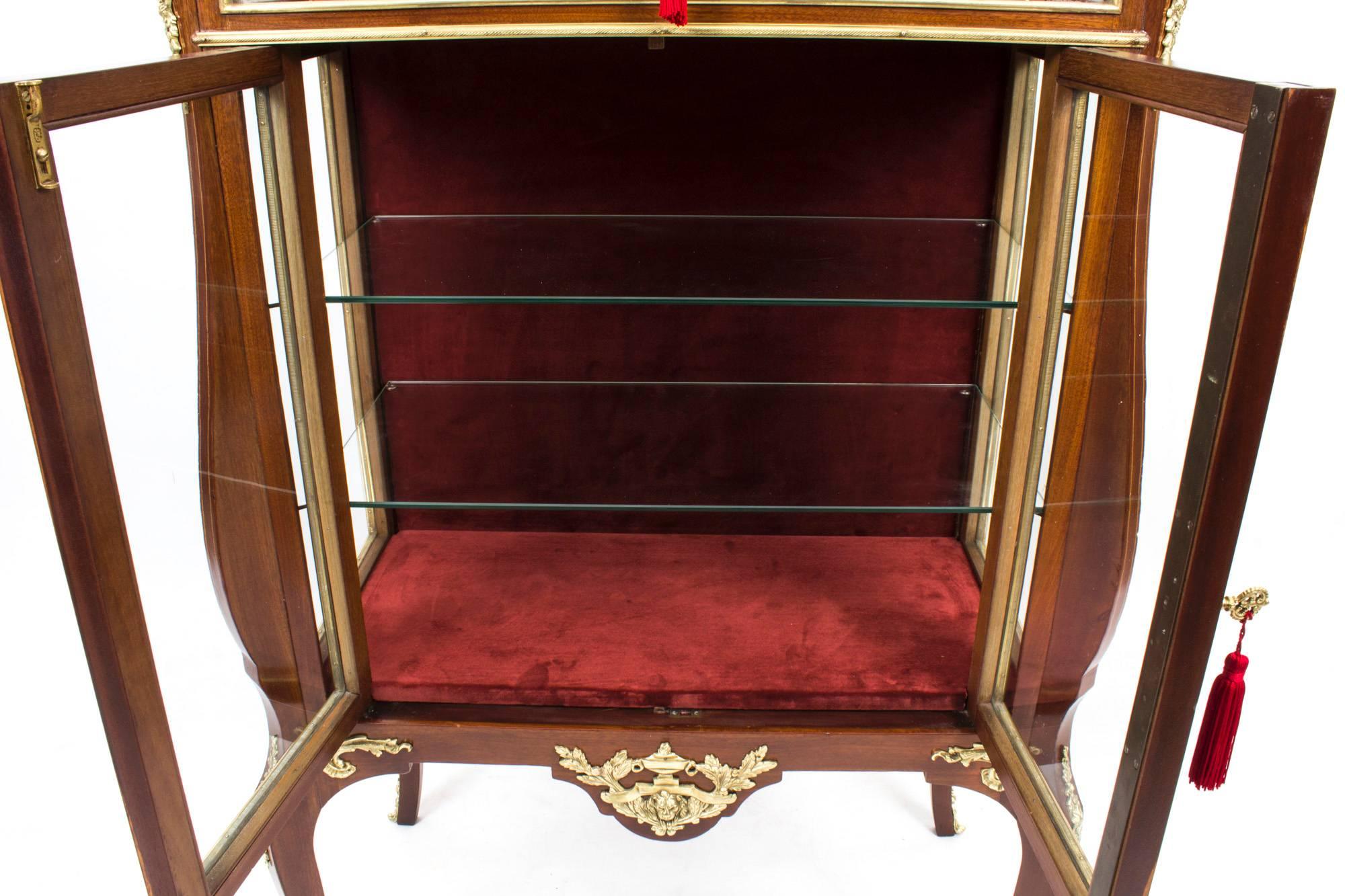 Antique French Walnut Bijouterie Display Cabinet, circa 1880 3