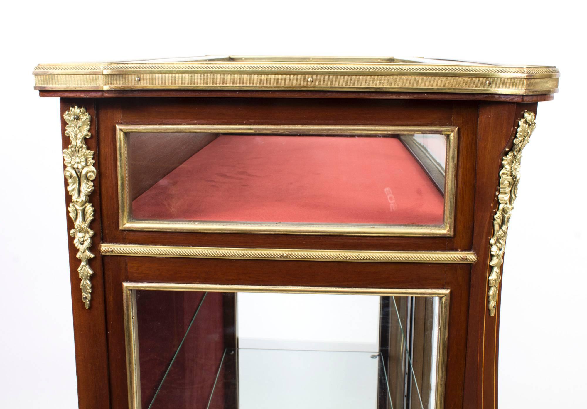 Antique French Walnut Bijouterie Display Cabinet, circa 1880 1