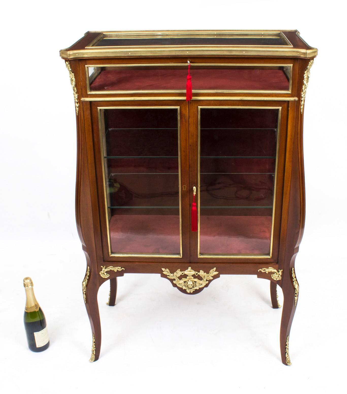 Antique French Walnut Bijouterie Display Cabinet, circa 1880 5