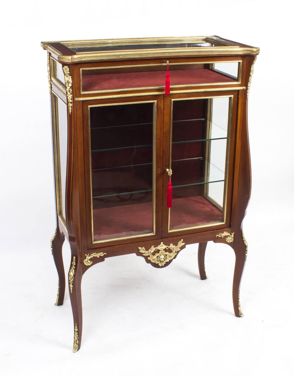 Antique French Walnut Bijouterie Display Cabinet, circa 1880 6