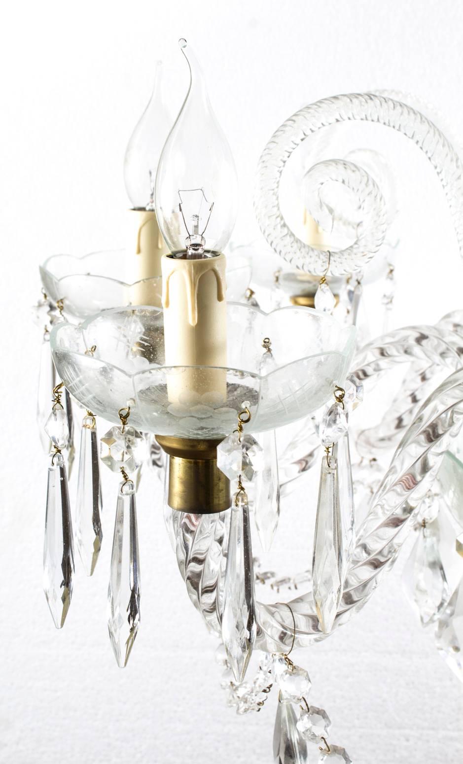 This is a stunning vintage crystal chandelier in superb Venetian style, with eight lights and dating from the second half of the 20th century.

Add an elegant touch to your home with this beautiful highly decorative chandelier.

Condition:

It