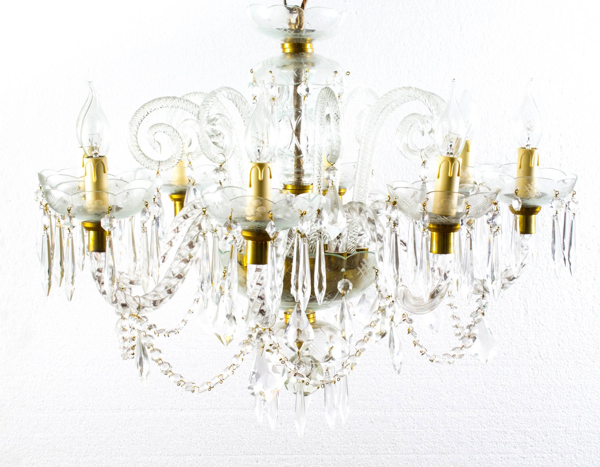 Vintage Venetian Eight-Light Crystal Chandelier In Excellent Condition For Sale In London, GB