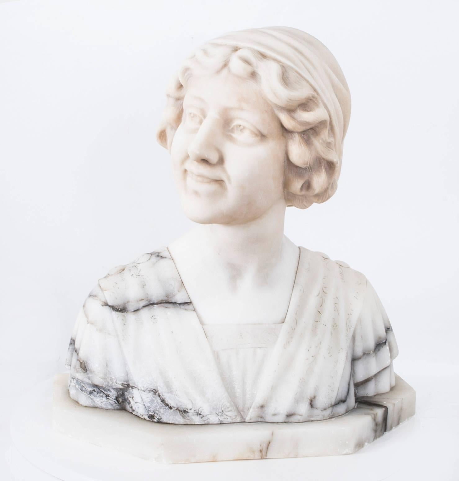 Buste d'Iullette en marbre ancien du Prof G. Bessi, début du 20ème siècle Excellent état - En vente à London, GB