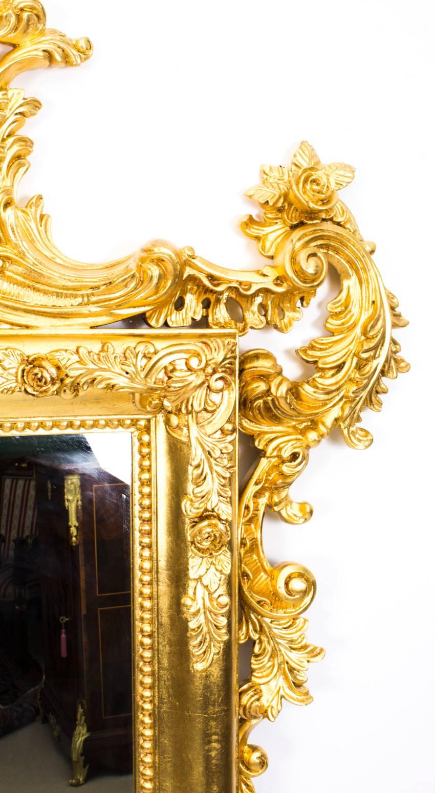 Stunning Italian Rococo Giltwood Decorative Mirror In Excellent Condition In London, GB