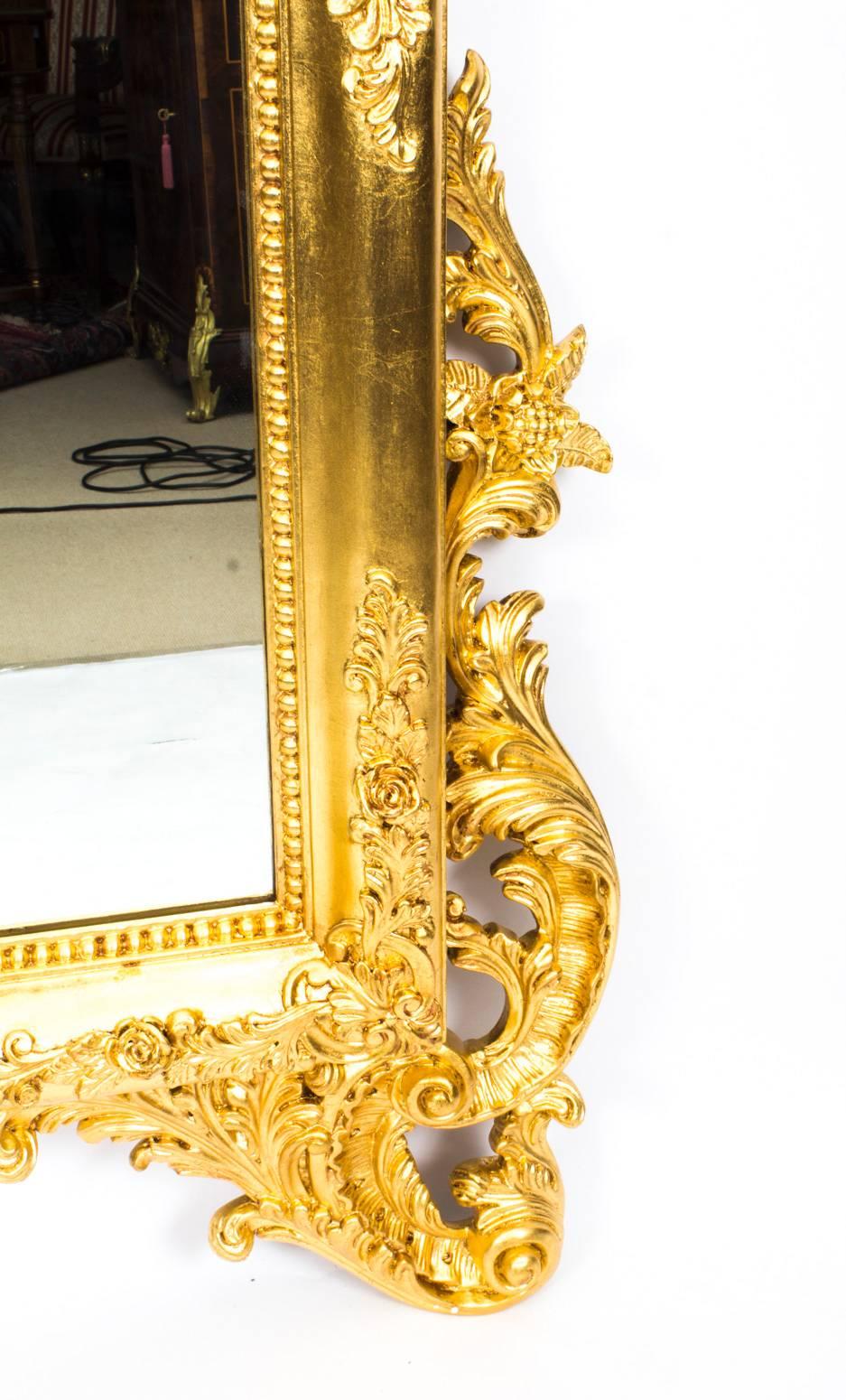 Late 20th Century Stunning Italian Rococo Giltwood Decorative Mirror