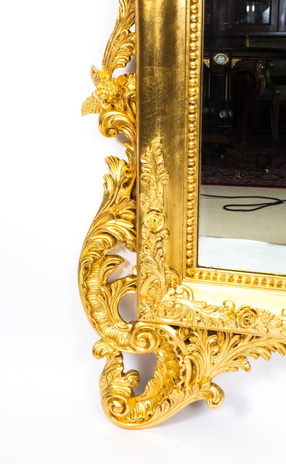 Stunning Italian Rococo Giltwood Decorative Mirror 2