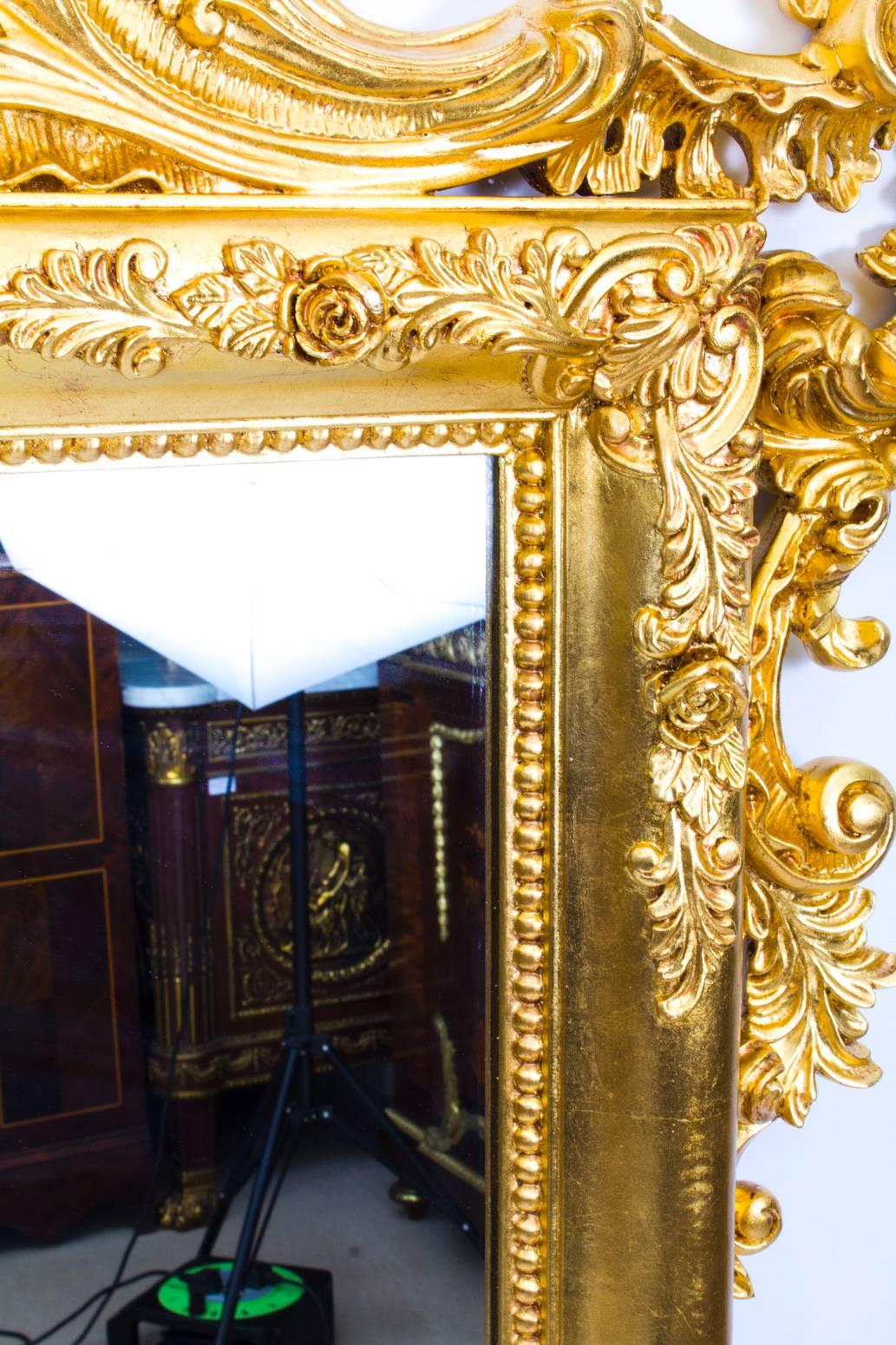 Stunning Italian Rococo Giltwood Decorative Mirror 3