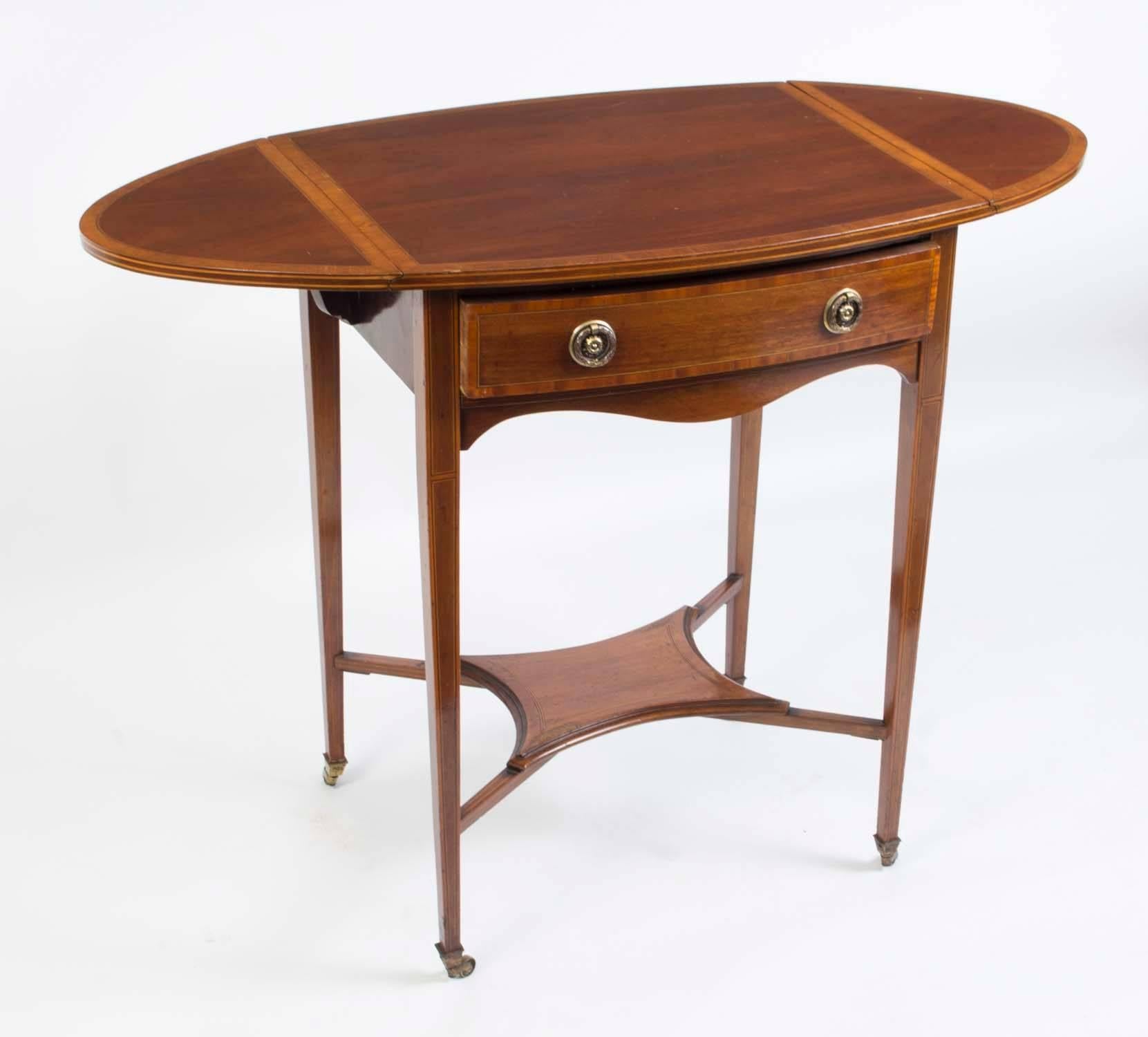 Édouardien Table d'appoint en marqueterie édouardienne du début du 20e siècle en vente