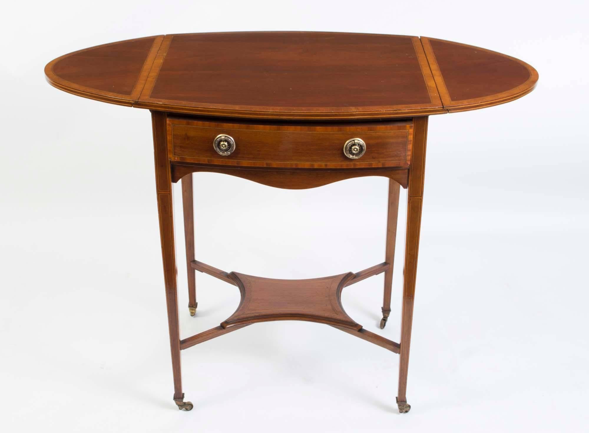 Anglais Table d'appoint incrustée édouardienne du début du XXe siècle en vente
