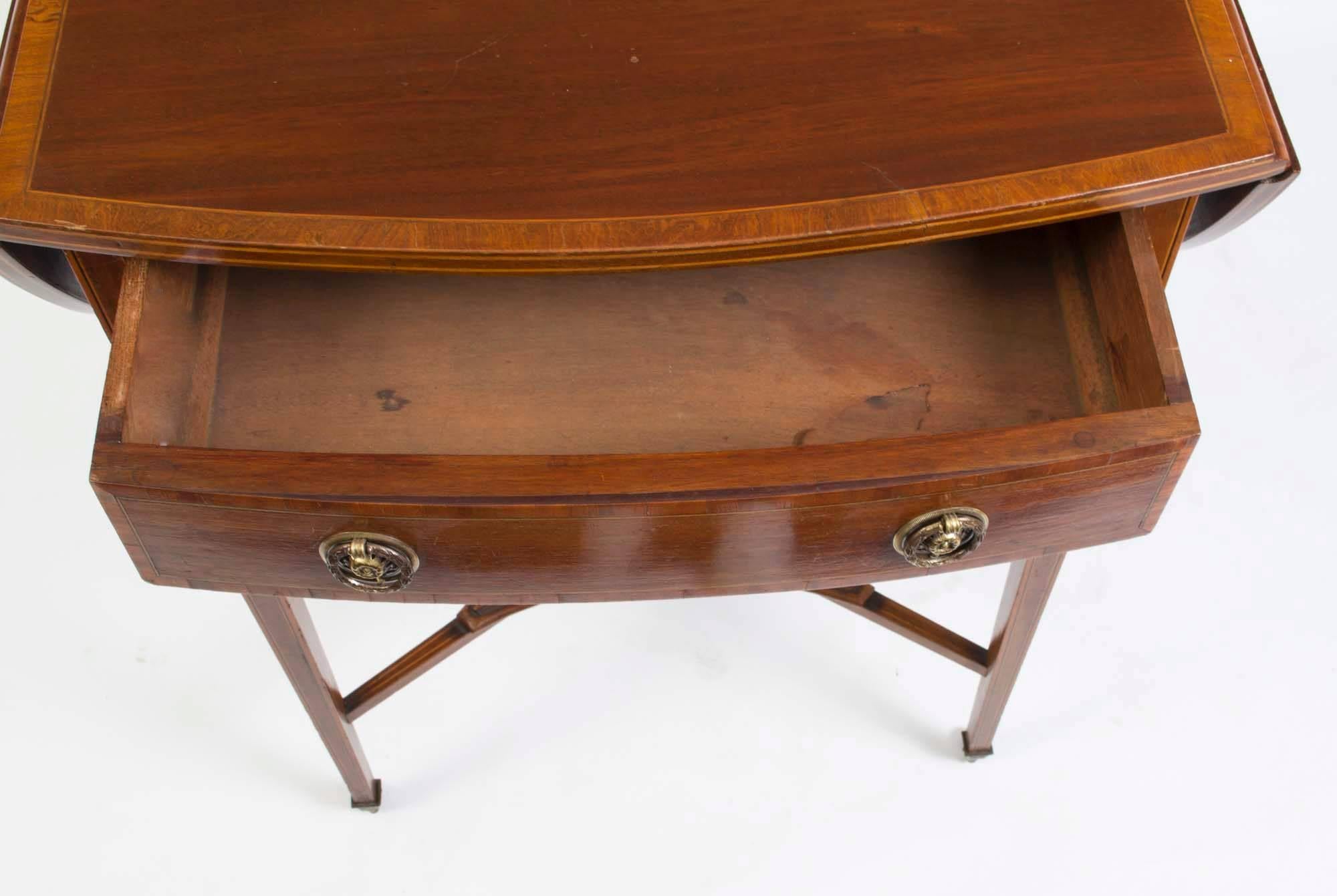 Early 20th Century Edwardian Inlaid Occasional Table For Sale 2