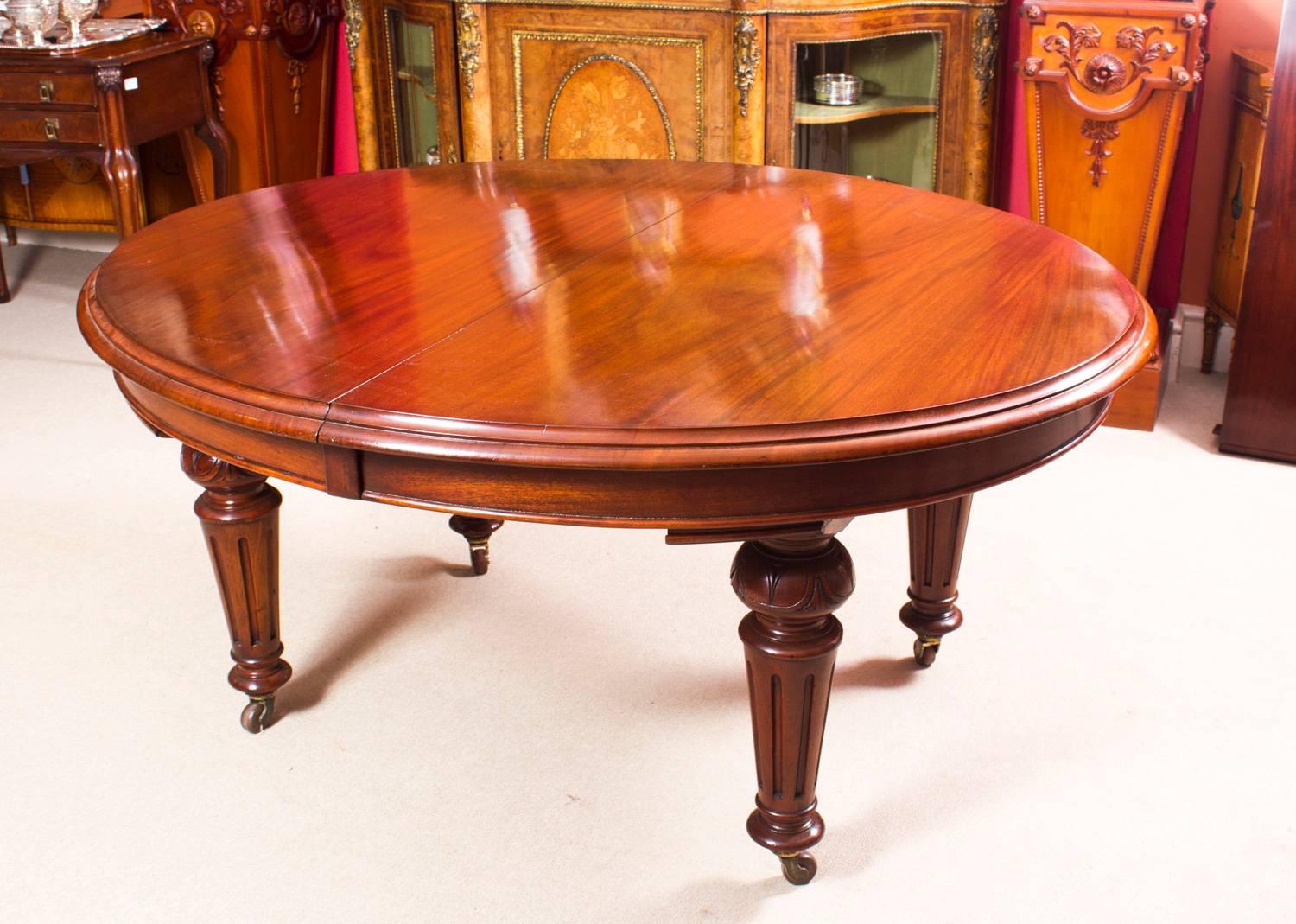 Antique Victorian Oval Dining Table and Eight Chairs, circa 1860 In Excellent Condition In London, GB