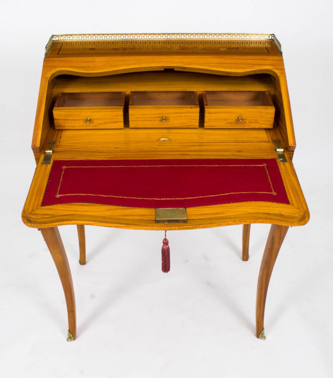 19th Century Satinwood and Marquetry Bureau De Dame In Excellent Condition In London, GB