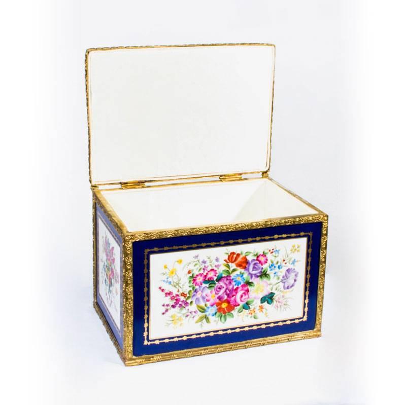 Hand-Painted Navy Sèvres Porcelain Casket 2