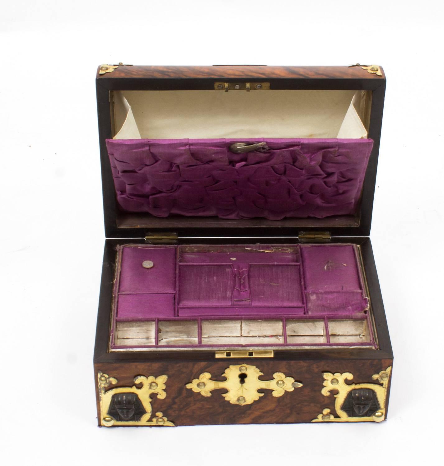 Boîte à couture coffret victorienne en ronce de noyer du 19ème siècle Excellent état - En vente à London, GB