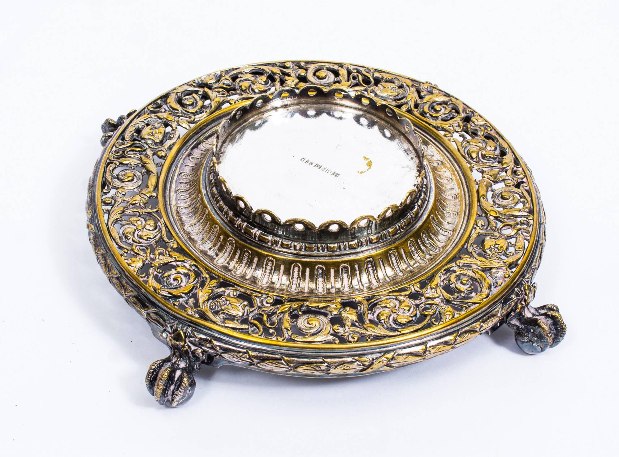 This is a lovely antique Victorian Shefield silver plated ormolu encrier/ink well with lid, dating from circa 1850.

It features a detachable glass ink well with a silver-plated collar and acorn finial hinged cover on a circular base decorated