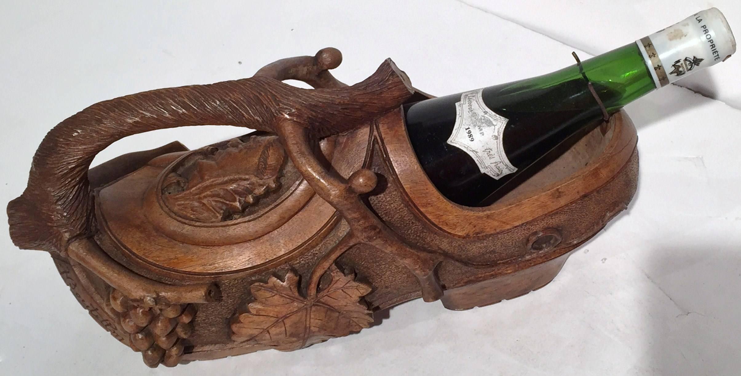 Early 20th Century French Carved Walnut Wine Bottle Holder Clog with Vine Decor In Excellent Condition For Sale In Dallas, TX