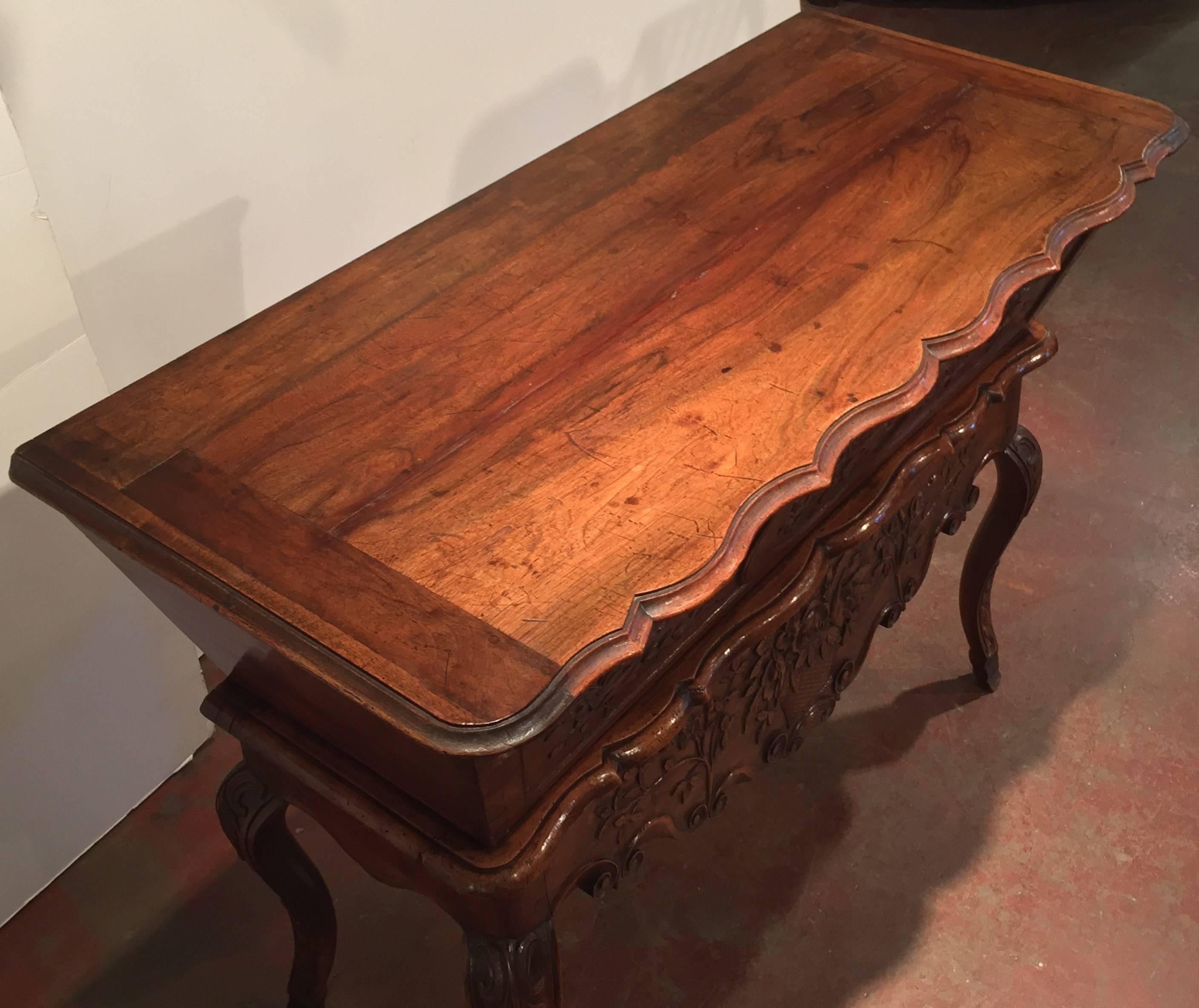 Hand-Carved 18th Century French Louis XV Carved Walnut Petrin Dough Box from Provence