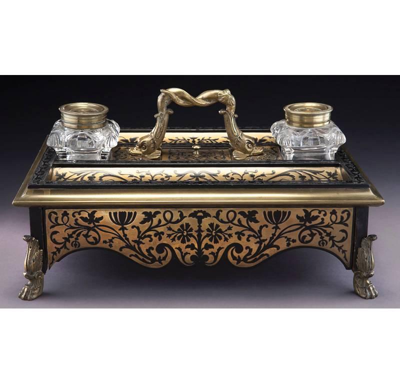 Elegant antique Louis XV Boulle inlaid inkwell with bronze mounts from Paris,  France, circa 1880. Featuring a dolphin-form handle over lidded compartment flanked by a pair of carved glass vessels within ebonized border over shaped skirt and paw