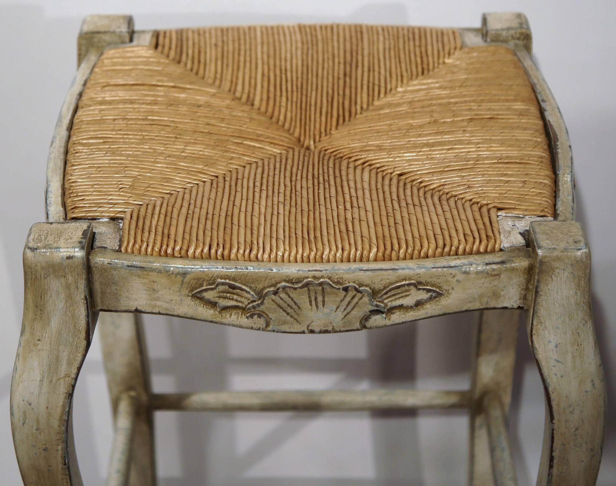 Pair of French Louis XV Carved Painted Bar Stools with Rush Seat In Excellent Condition In Dallas, TX