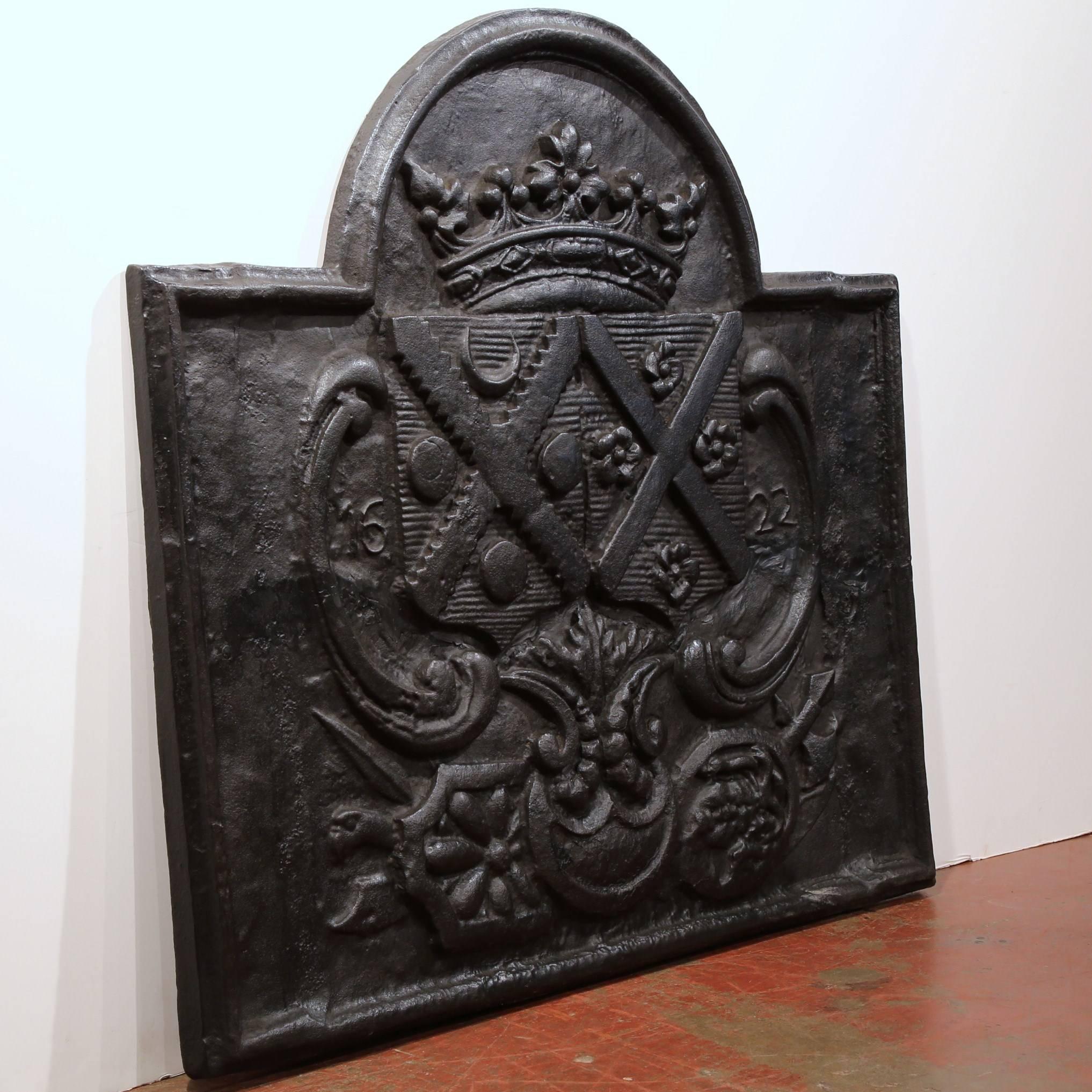 Large 17th Century Louis XIII French Fireback with Coat of Arms, Dated 1622 In Excellent Condition In Dallas, TX