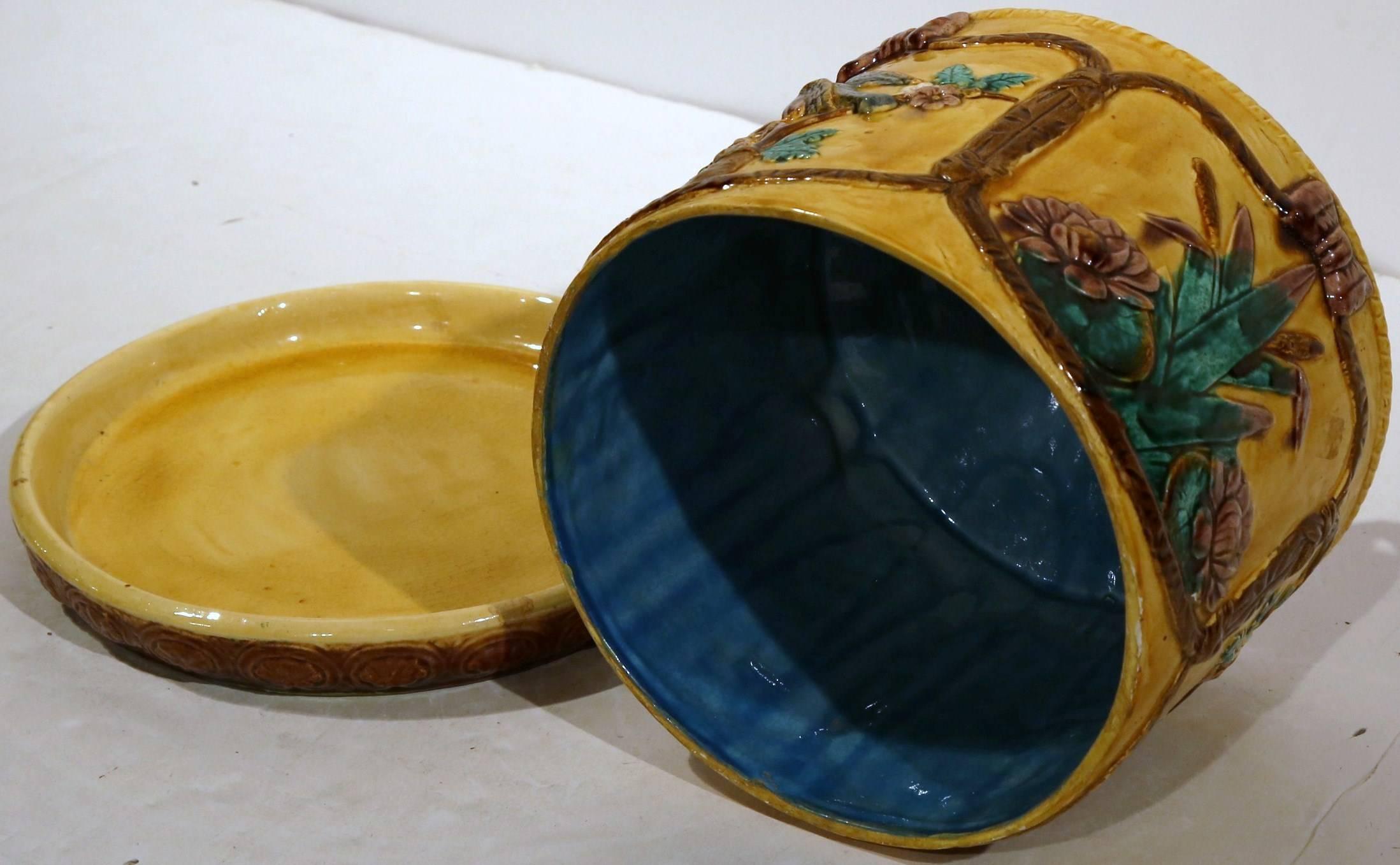 19th Century French Barbotine Cheese Dome with Birds and Flowers 5