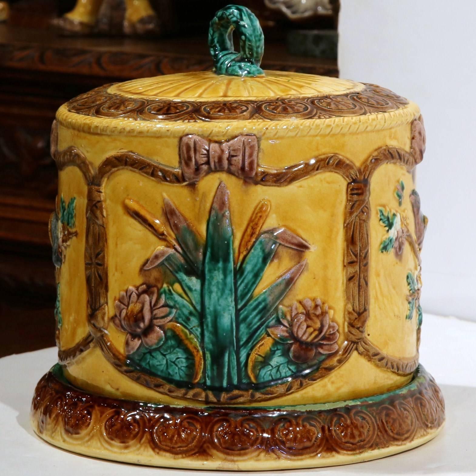 19th Century French Barbotine Cheese Dome with Birds and Flowers 4