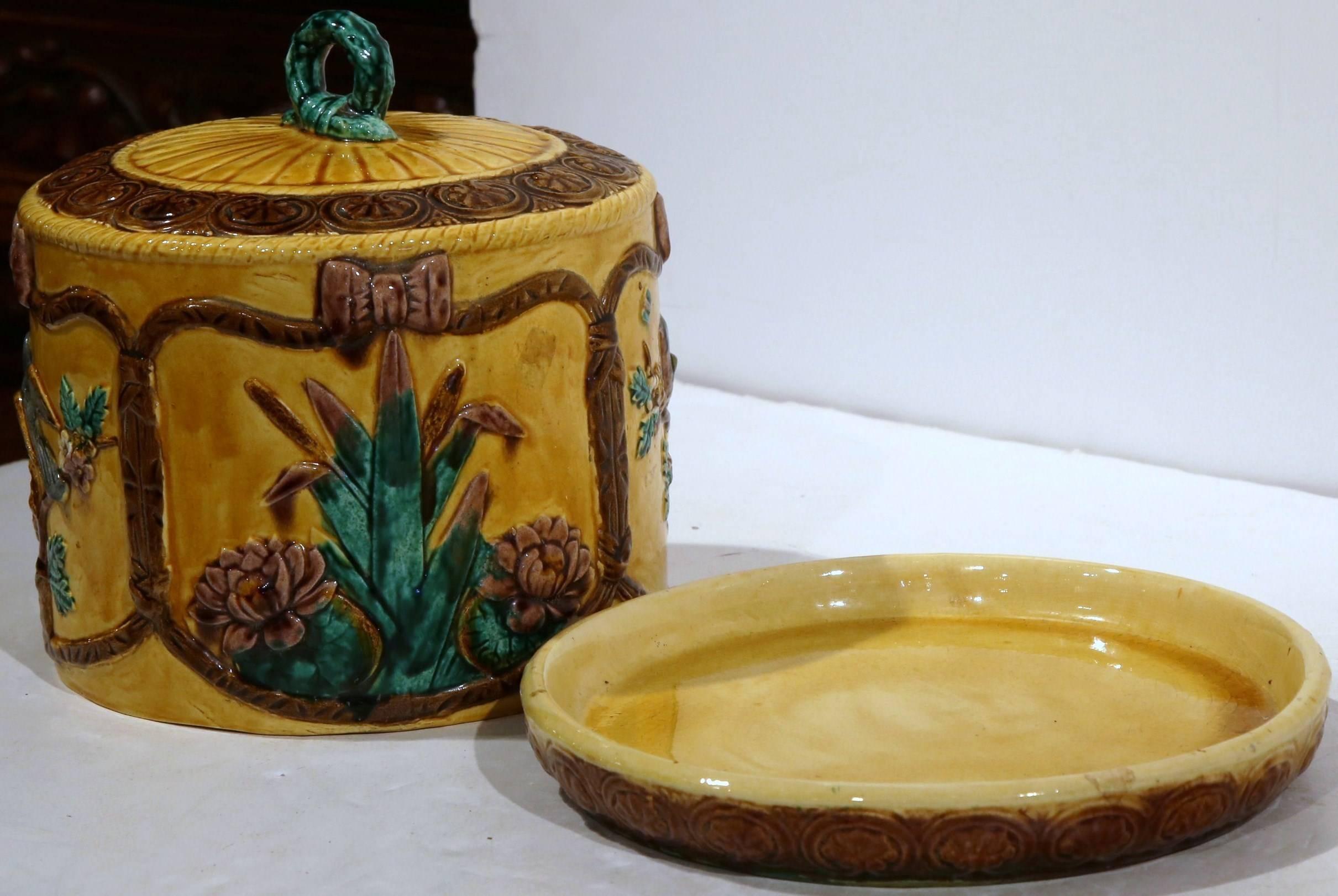 19th Century French Barbotine Cheese Dome with Birds and Flowers 3