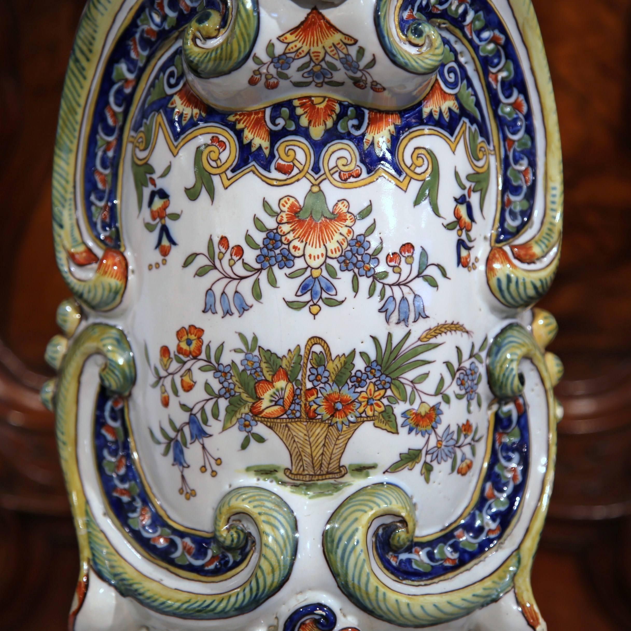 19th Century French Carved Hand Painted Faience Pedestal Table from Rouen im Zustand „Hervorragend“ in Dallas, TX