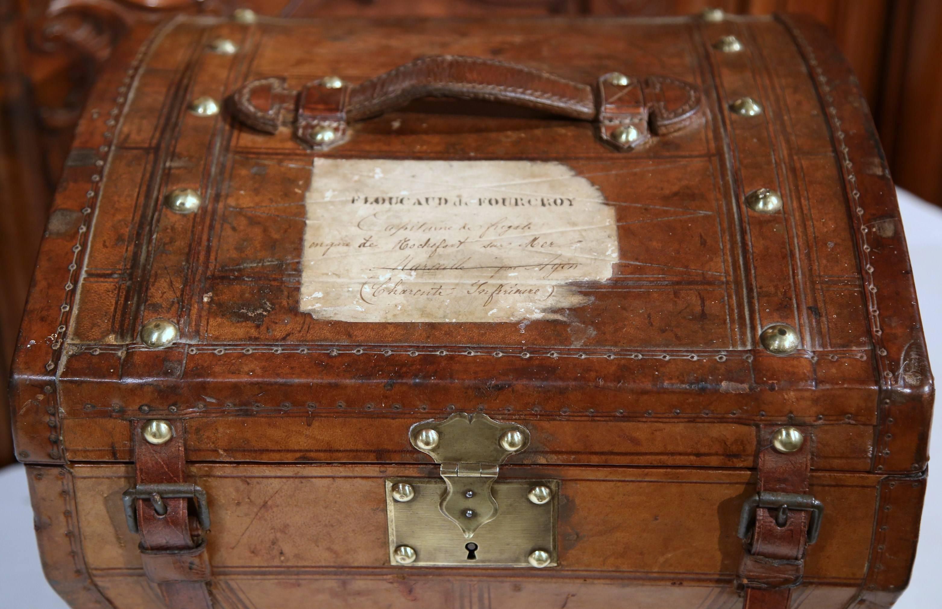 This fantastic leather hat box was crafted in France, circa 1790. This complete box has different compartments including two hats: a formal black haut-de-forme chapeau and a summer beige straw hat. The set also includes a booklet tracing the life