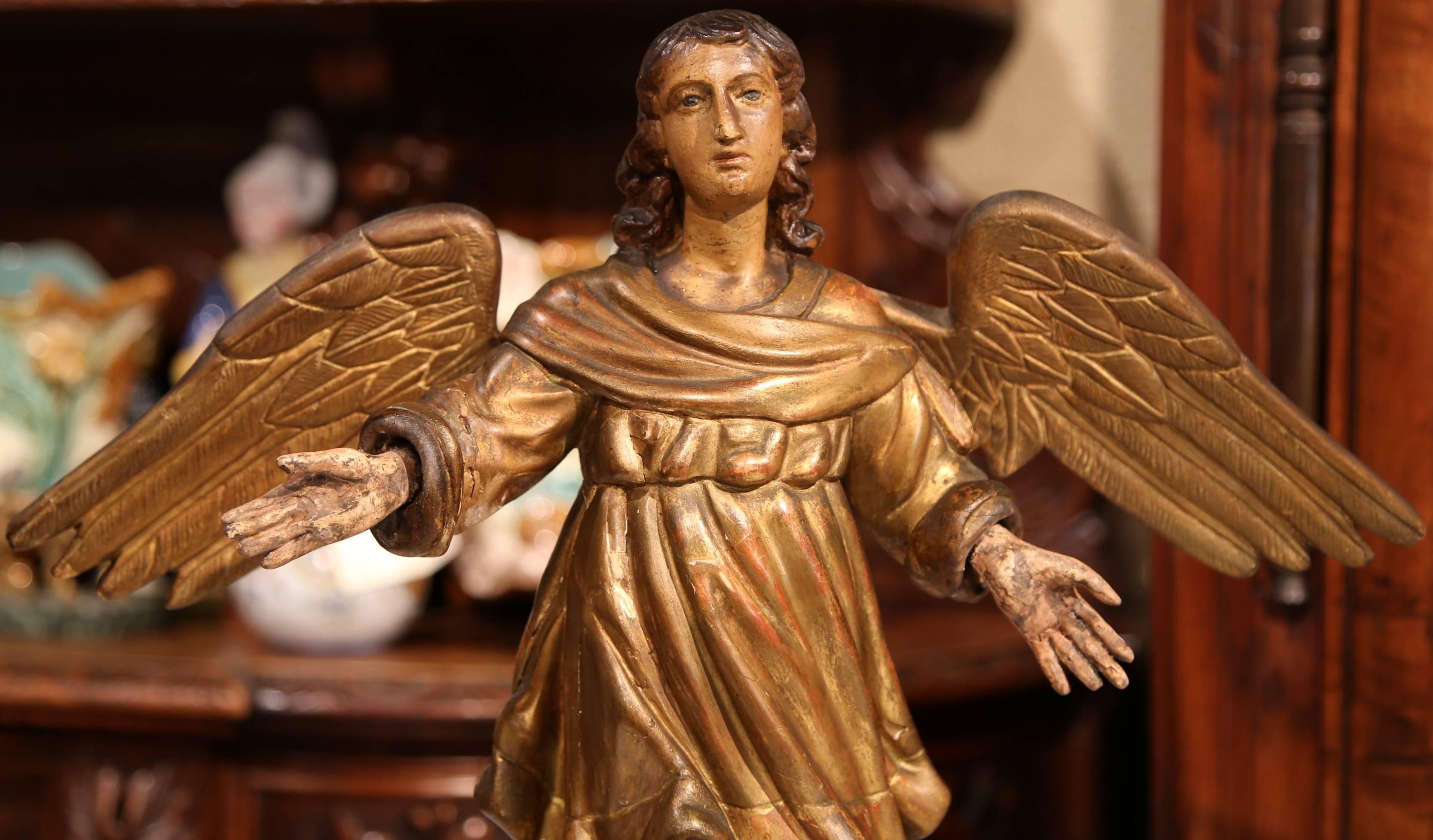 Pair of 19th Century, French Carved Gilt Winged Angels Statues In Excellent Condition In Dallas, TX