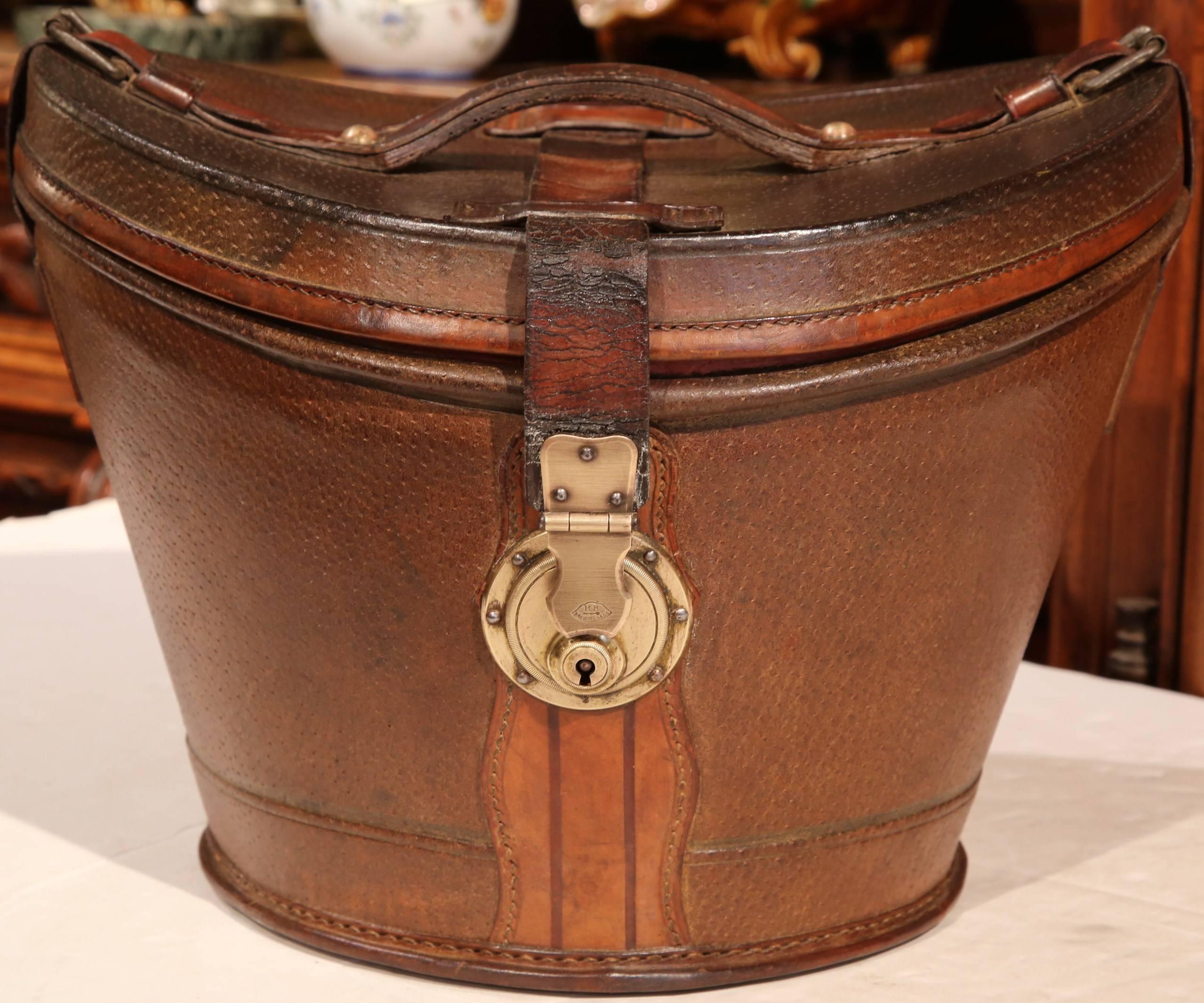 18th Century, French Oval Pigskin Leather Hat Box from Paris In Excellent Condition In Dallas, TX