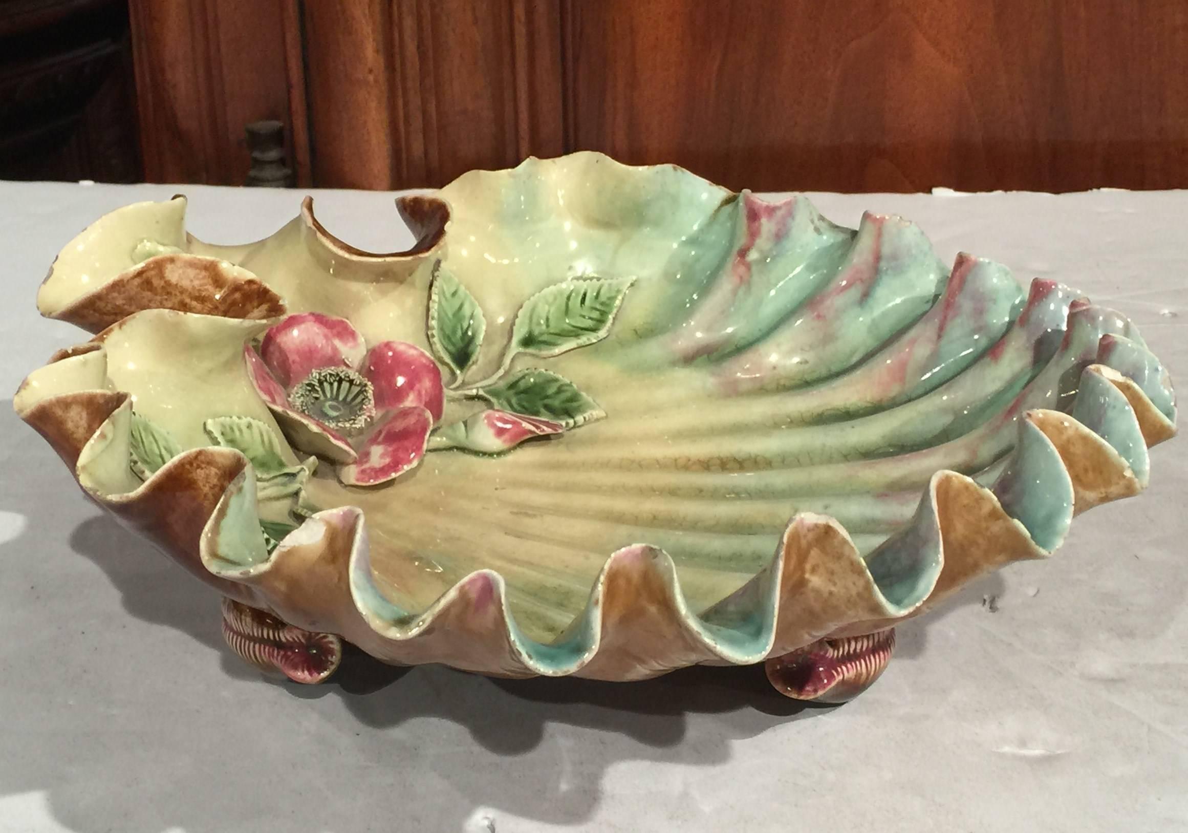 19th Century French Hand-Painted Barbotine Shell Dish with Flower and Leaves 4