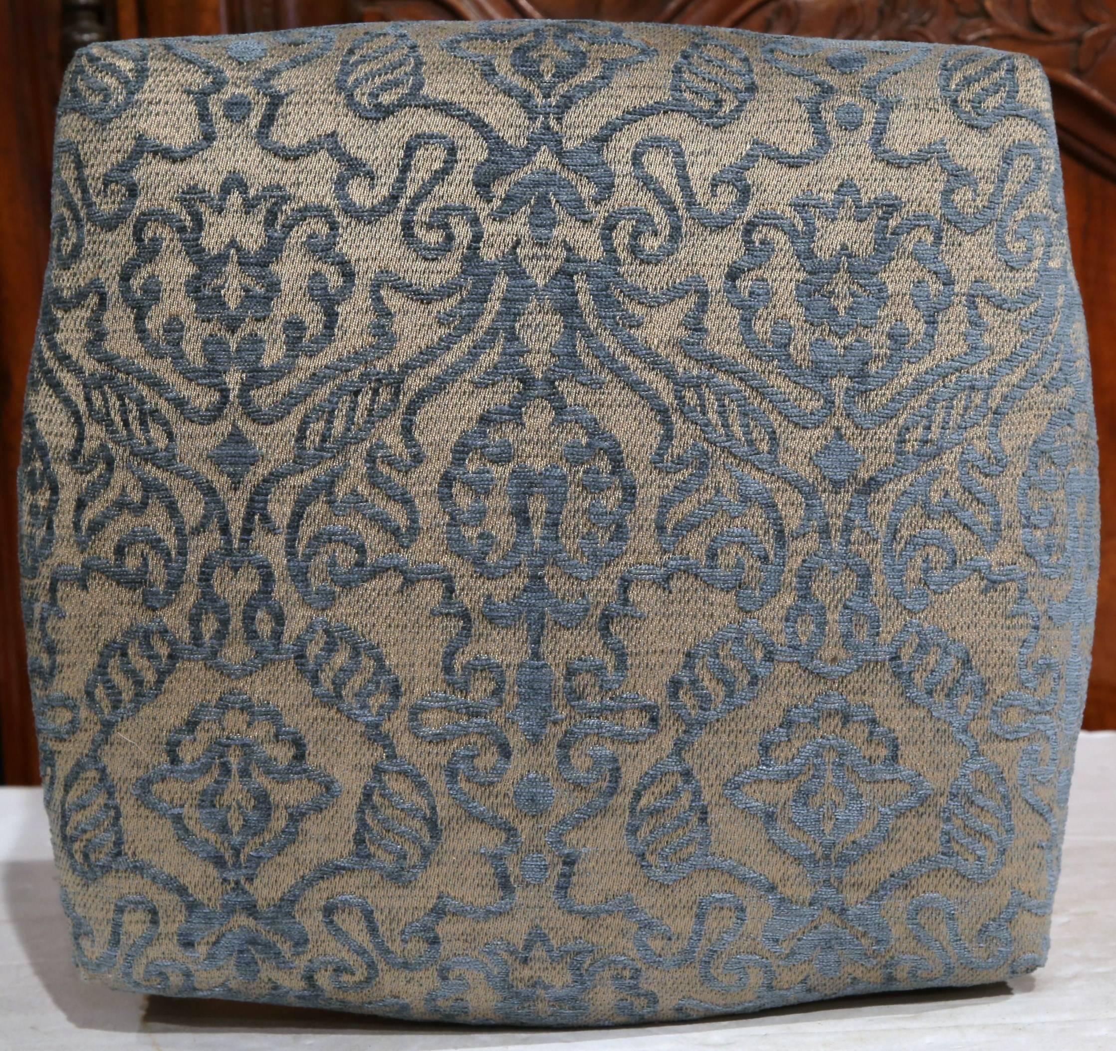 19th Century French Louis XV Walnut Footstool with Blue Cut Velvet Fabric 1