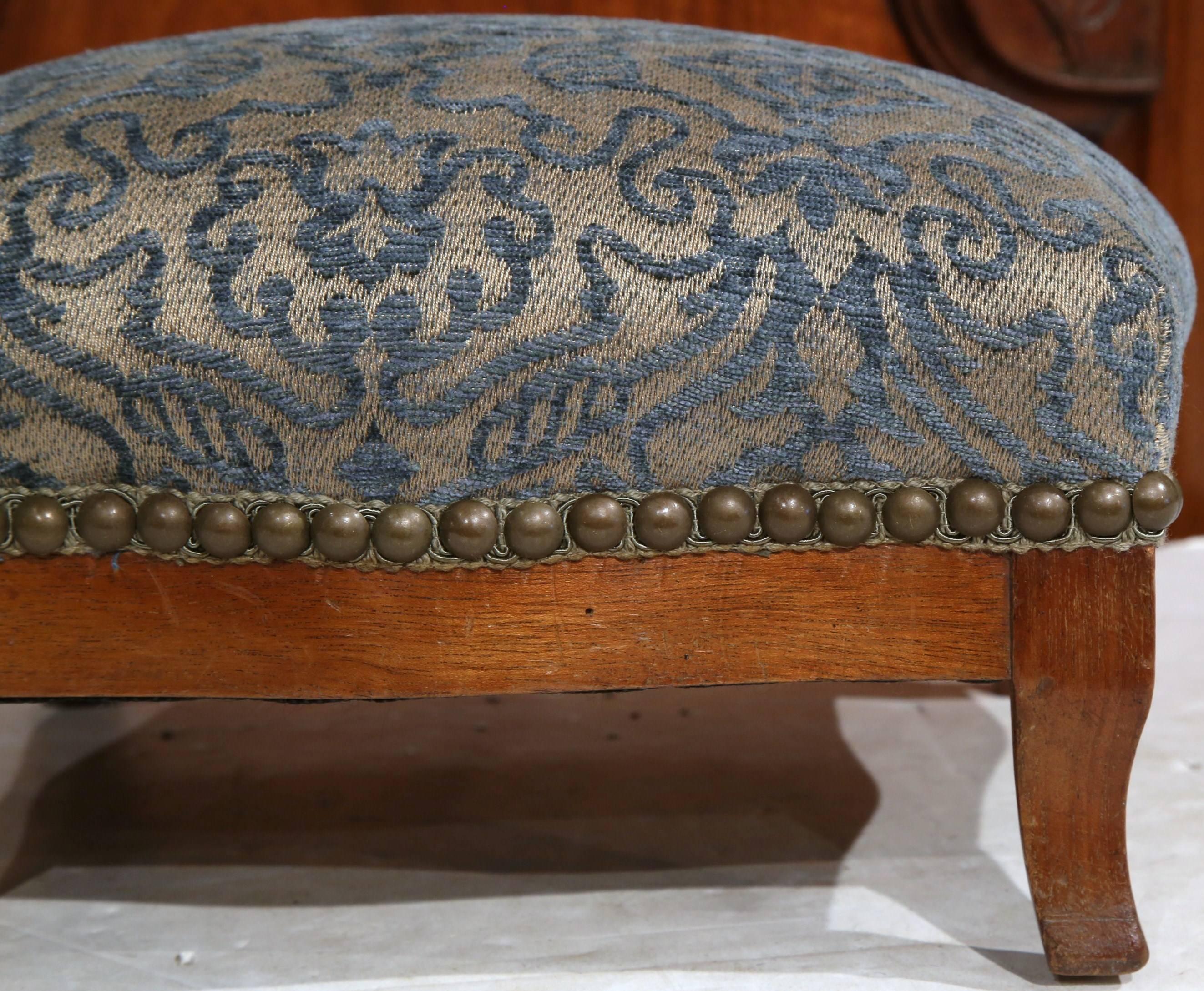 19th Century French Louis XV Walnut Footstool with Blue Cut Velvet Fabric In Excellent Condition In Dallas, TX