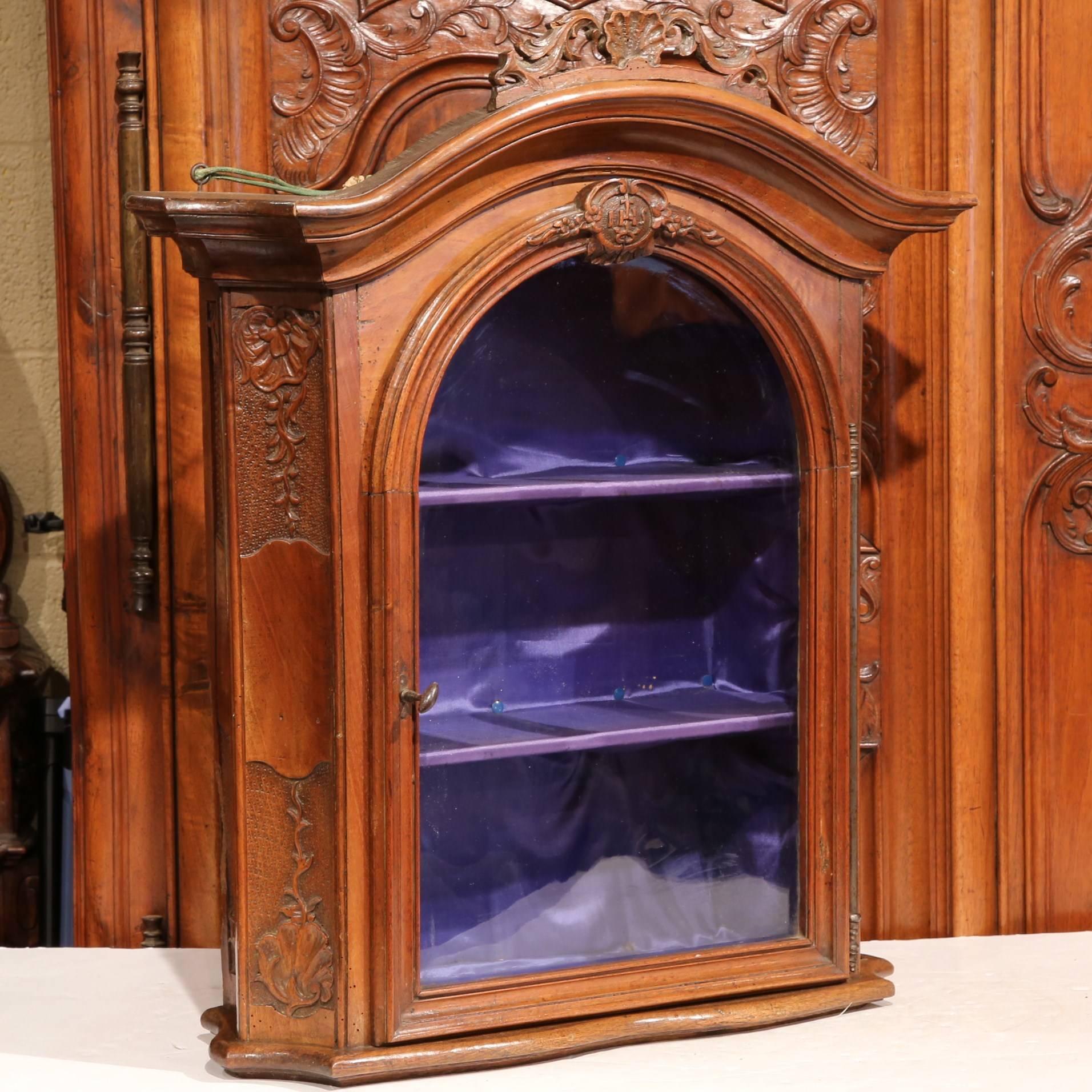 18th Century French Louis XIV Carved Walnut Wall Cabinet with Glass Door In Excellent Condition In Dallas, TX
