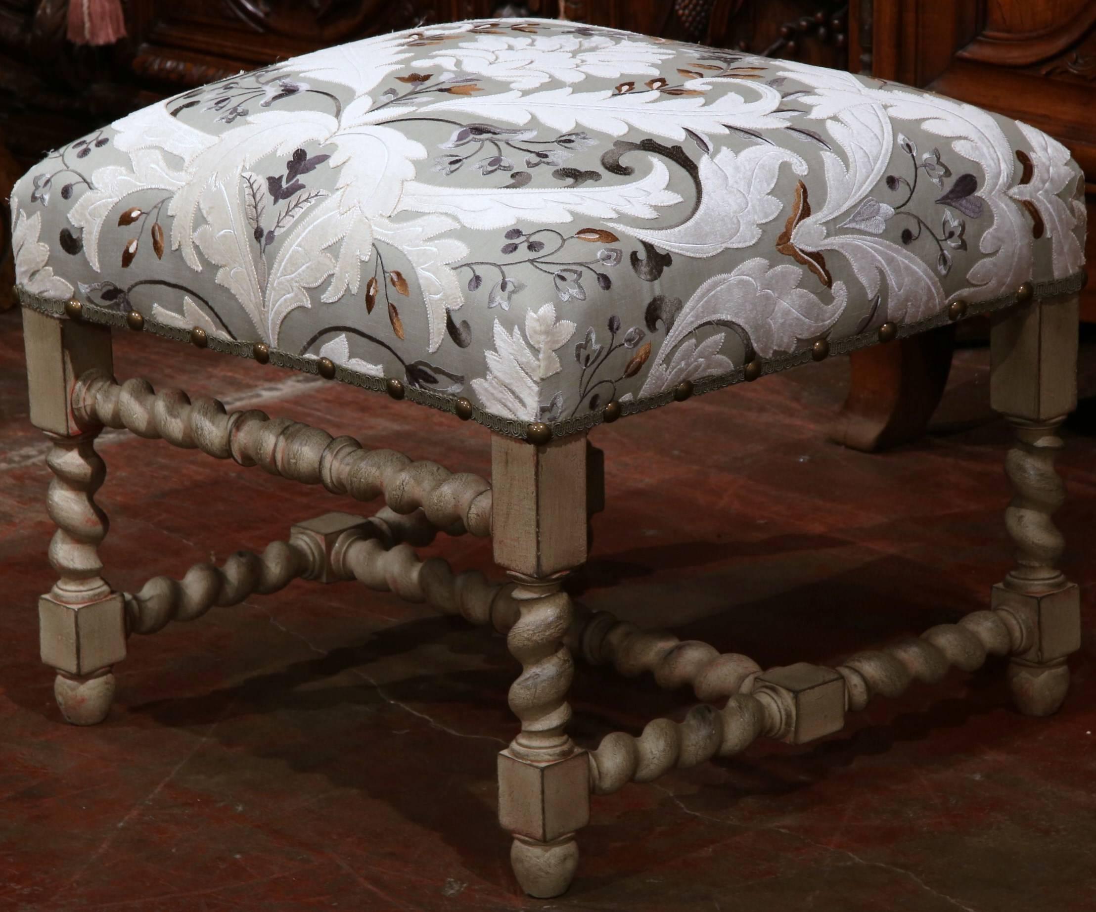 Early 20th Century French Carved Painted Stool with Embroidered Upholstery In Excellent Condition In Dallas, TX