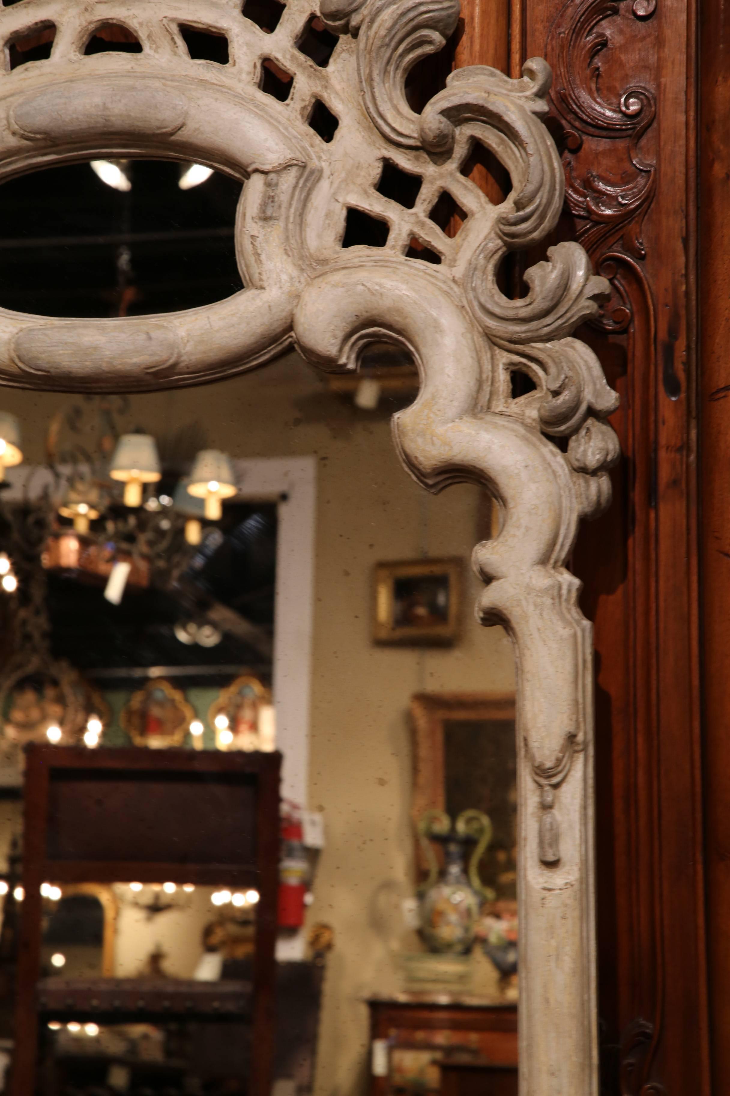 Early 20th Century Italian Carved Painted Wall Mirror with Smoked Glass In Excellent Condition In Dallas, TX