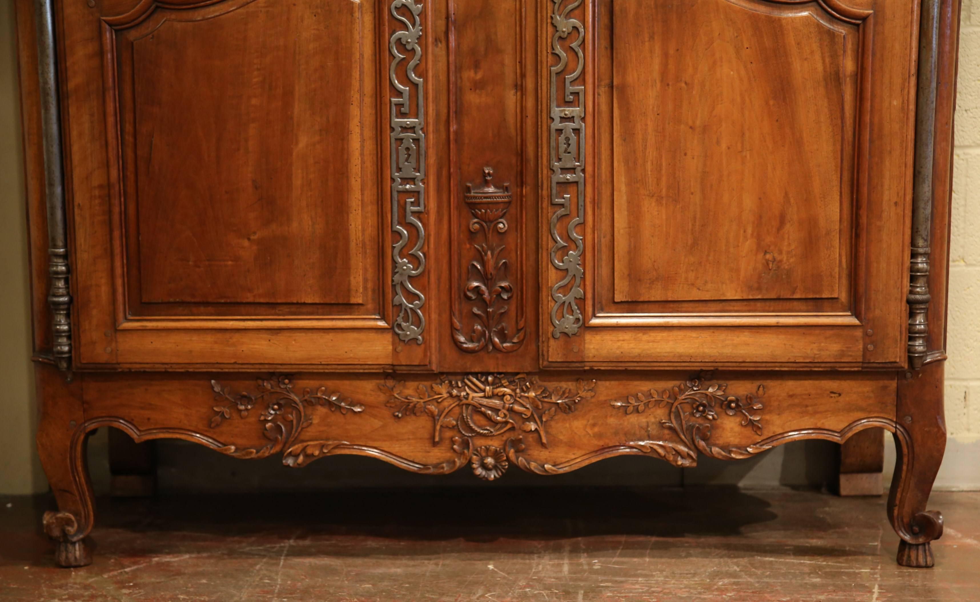 18th Century French Louis XV Carved Armoire from Provence 1