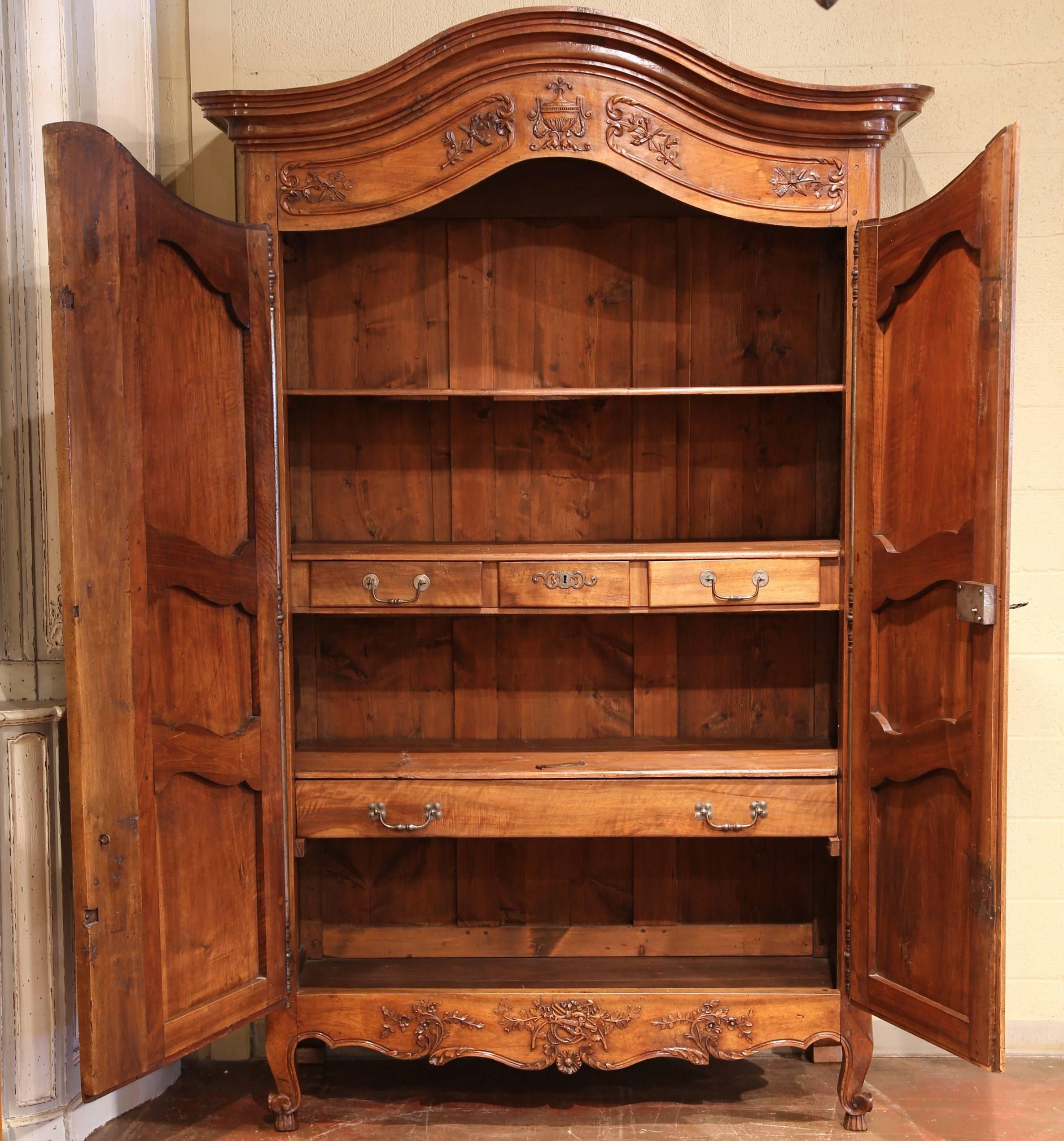 18th Century French Louis XV Carved Armoire from Provence In Excellent Condition In Dallas, TX