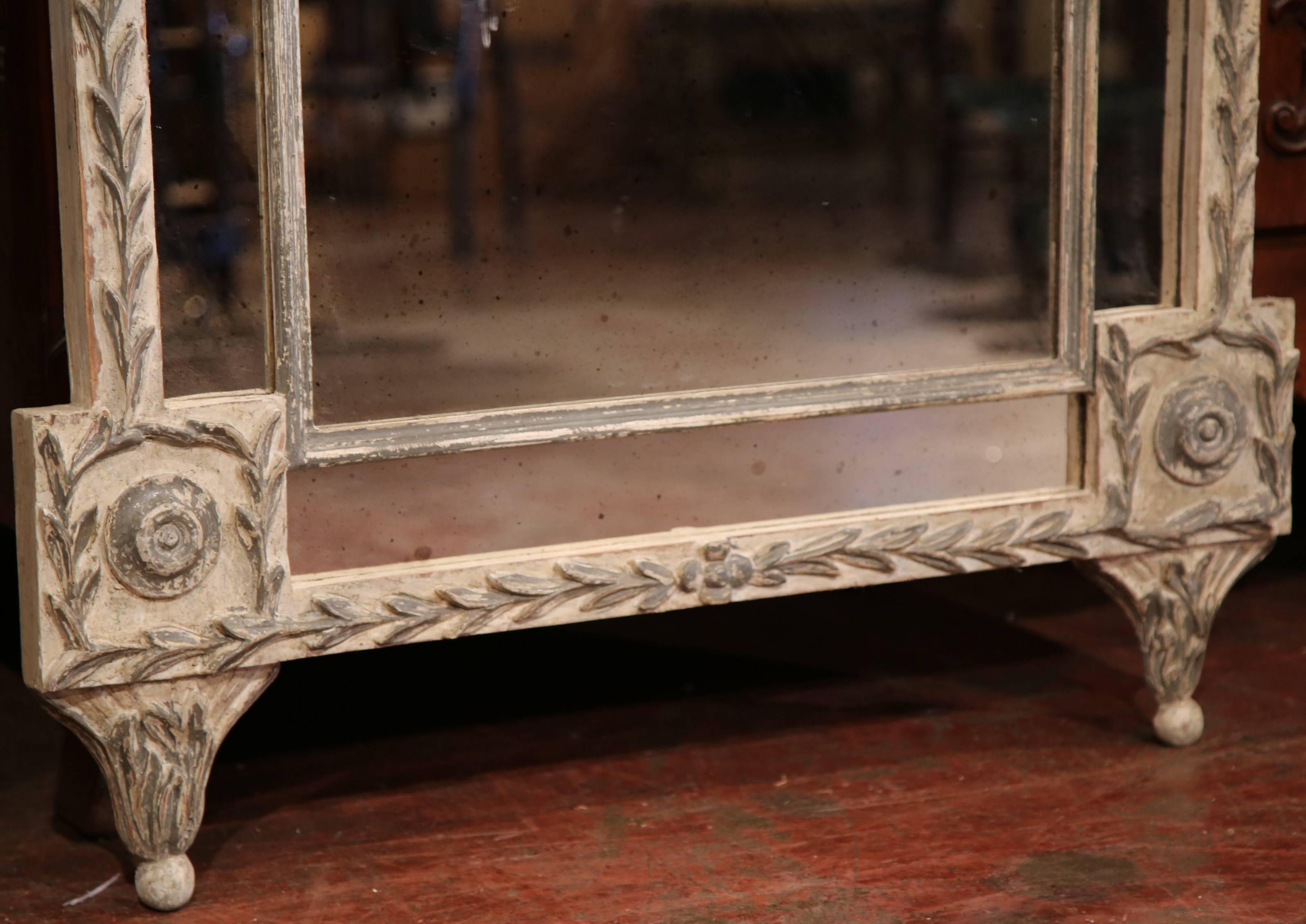 20th Century Italian Hand-Carved Two-Tone Painted Mirror In Excellent Condition In Dallas, TX