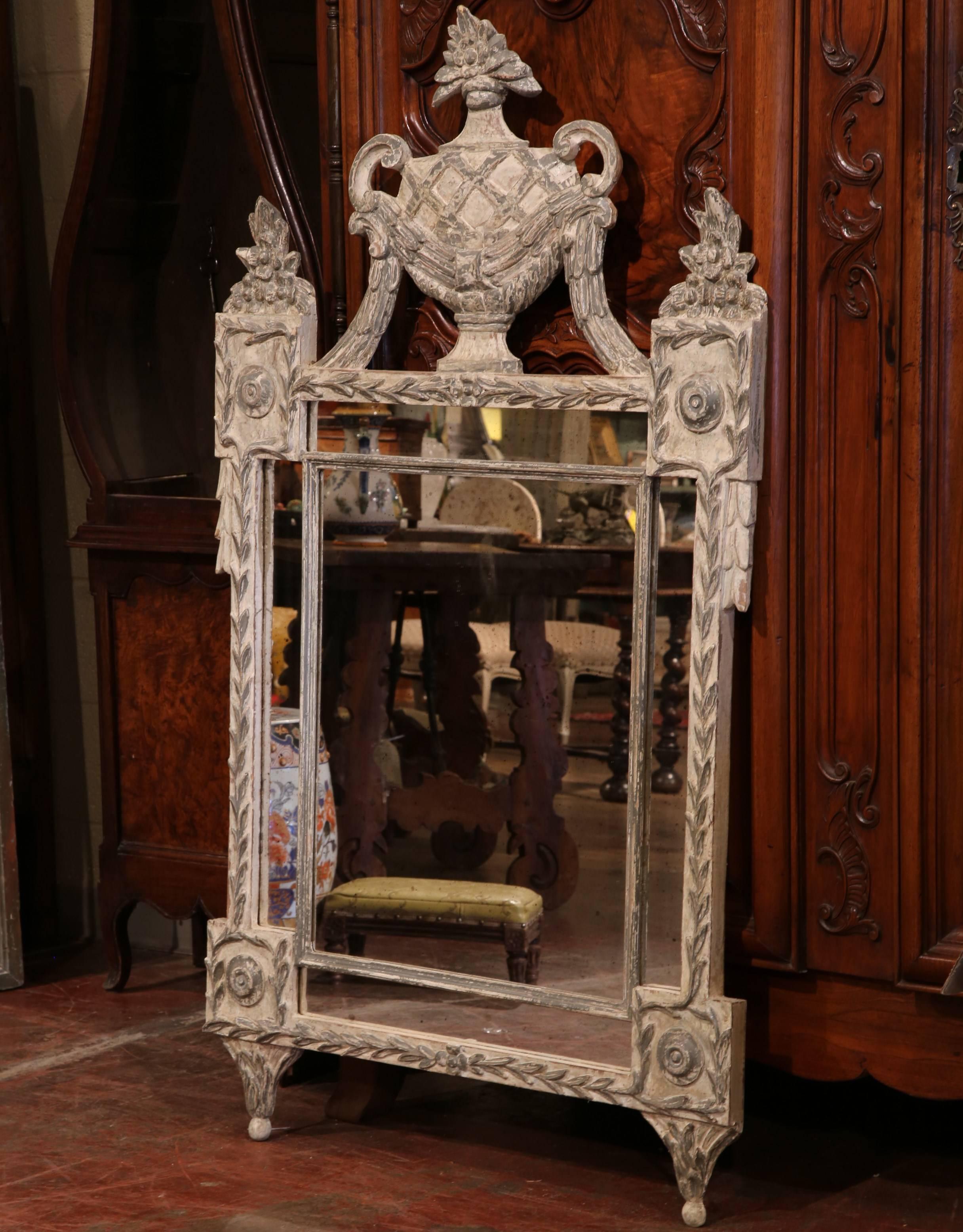 Louis XVI 20th Century Italian Hand-Carved Two-Tone Painted Mirror