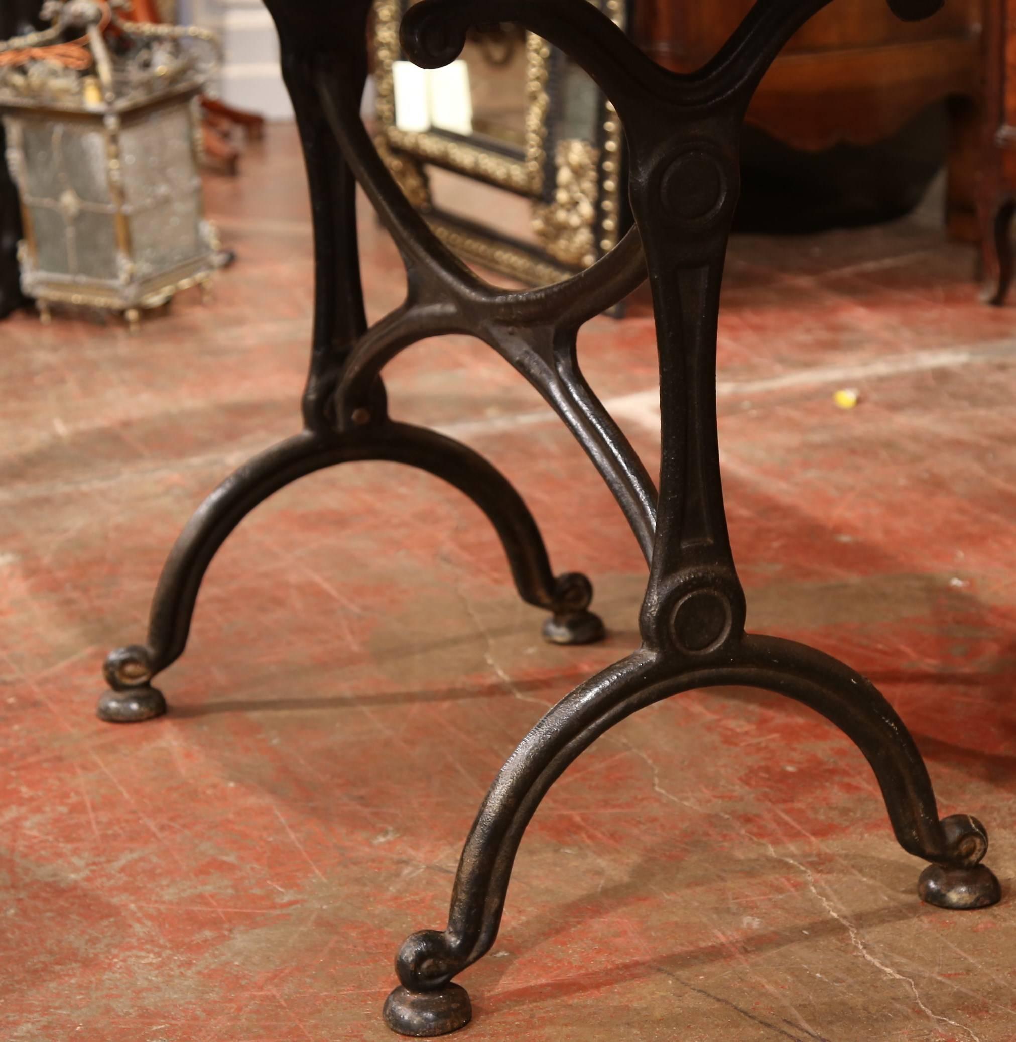 Early 20th Century French Iron and Marble Oval Bistrot Table from Paris 2