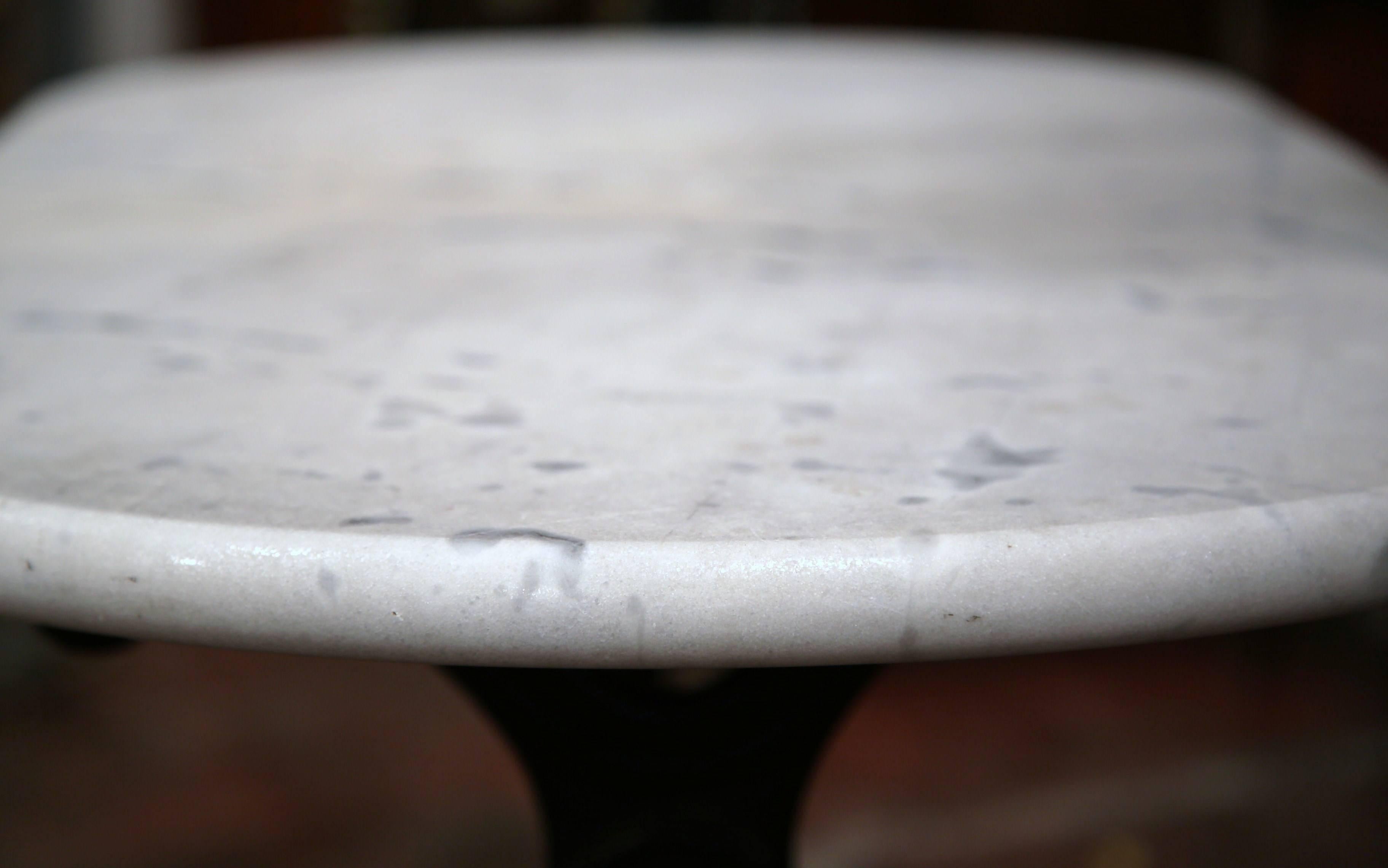 Early 20th Century French Iron and Marble Oval Bistrot Table from Paris 4